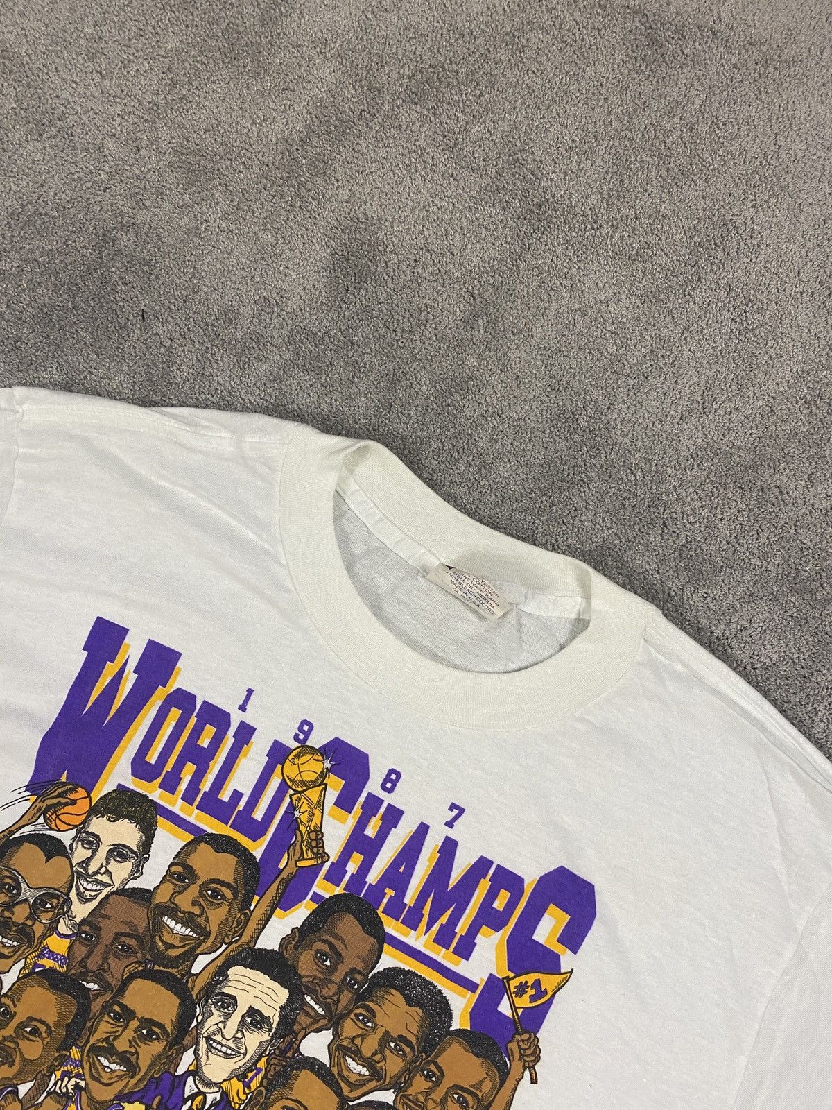 NBA 1987 Los Angeles Lakers NBA single stitch T shirt Size US XL / EU 56 / 4 - 2 Thumbnail