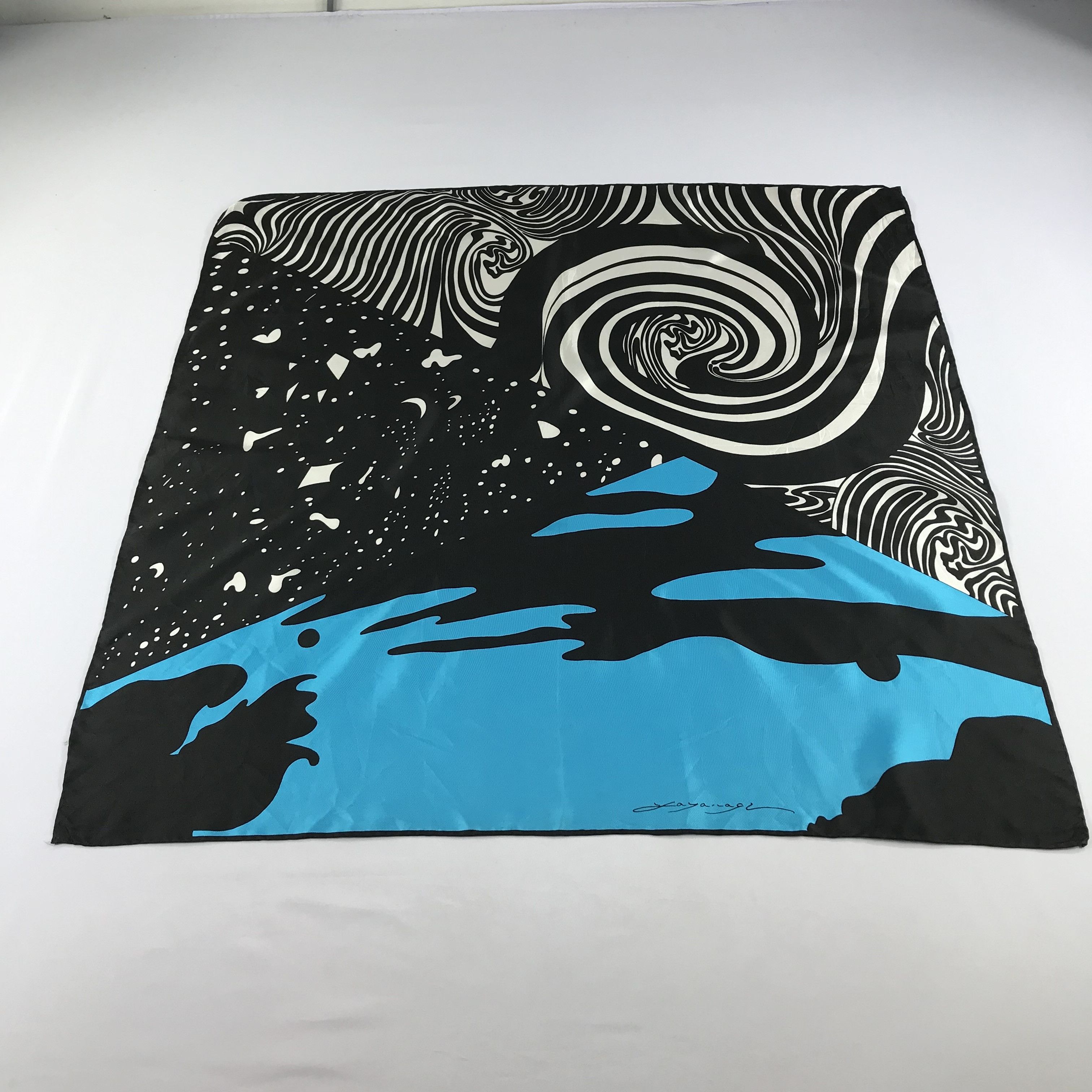 Japanese Brand Kayanagi Abstract Design Silk Scarf M195 Size ONE SIZE - 2 Thumbnail