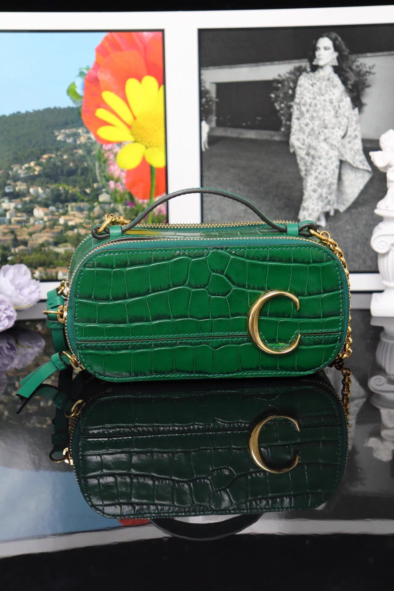 Chloe Chloé C Bag green crocodile embossed camera bag 16.5x13 Size ONE SIZE - 1 Thumbnail