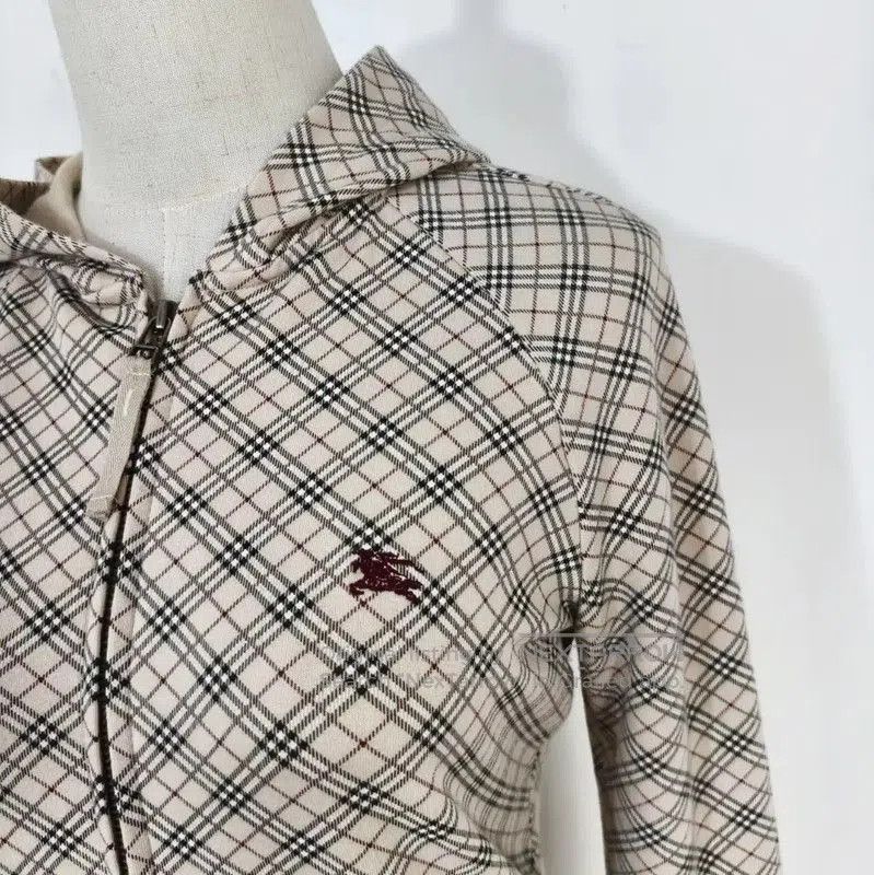 Burberry Burberry Women's Khaki Check Long Sleeve Cardigan. Size M / US 6-8 / IT 42-44 - 2 Thumbnail