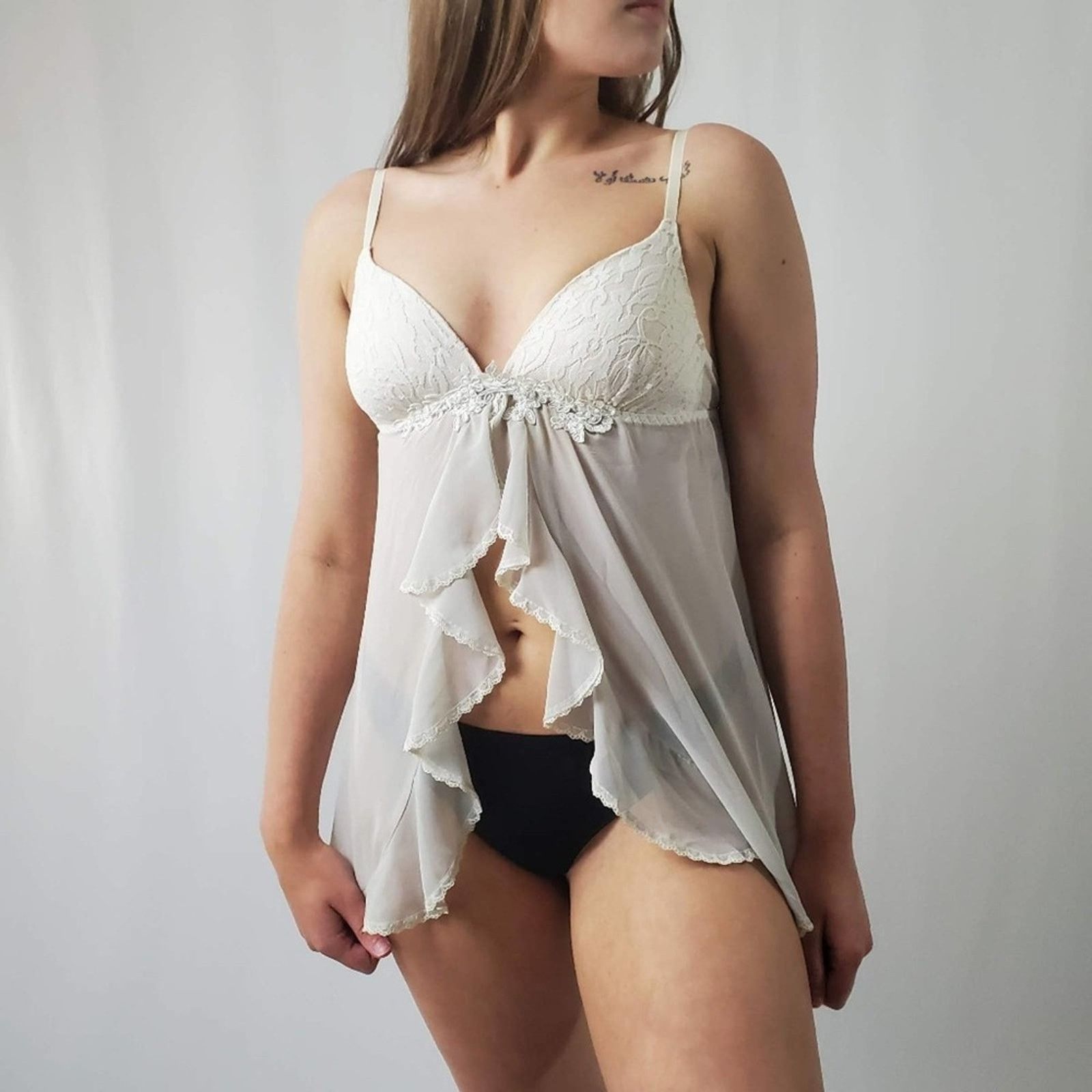 Victoria's Secret Victoria’s Secret S/M Lace Babydoll Bra Top White Size 28" / US 6 / IT 42 - 1 Thumbnail