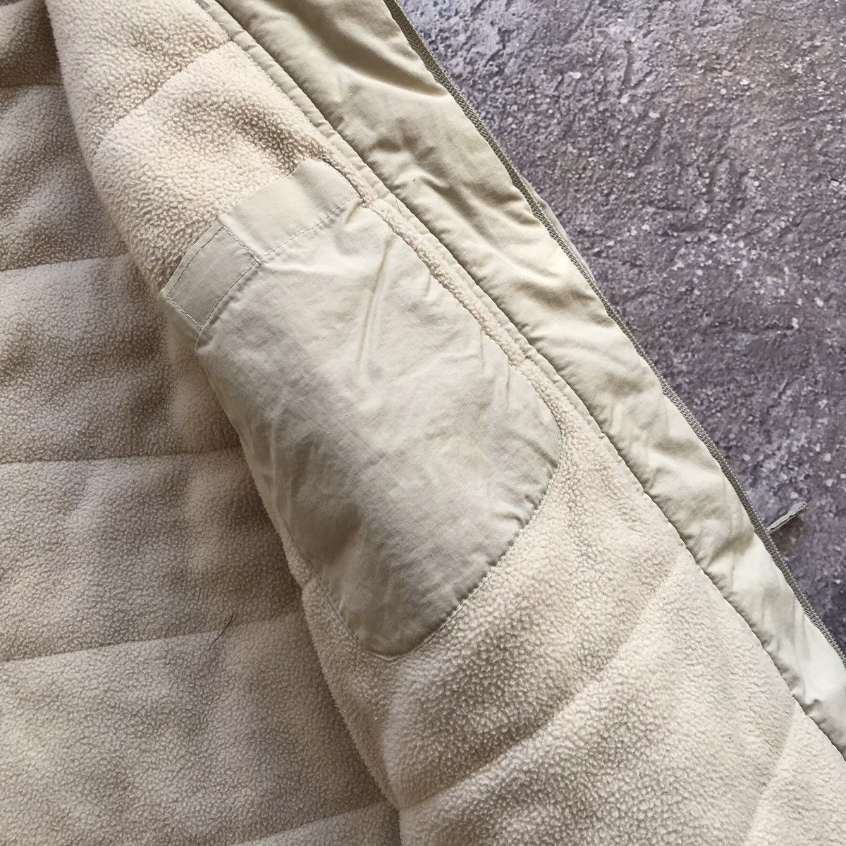Vintage Vintage Gap Quilted Puffer Jacket Cream Gorpcore Y2K Faded L Size US L / EU 52-54 / 3 - 9 Thumbnail