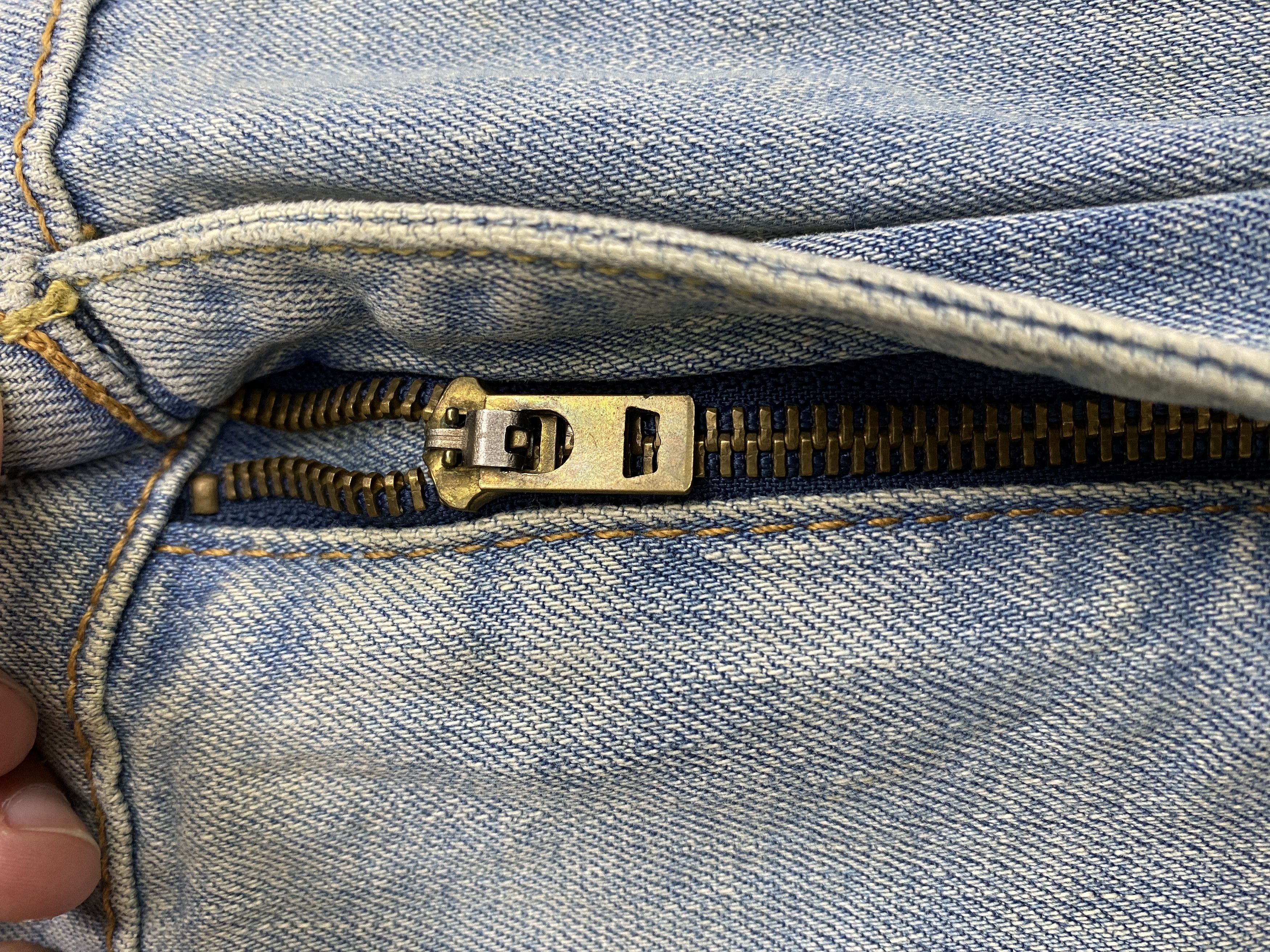 Levi's × Vintage Faded Blue Vintage Levis 514 Jeans Size US 37 - 9 Thumbnail