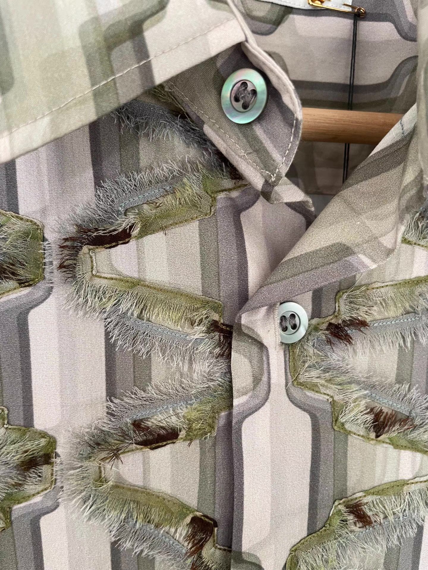 Dries Van Noten Dries Van Noten 24SS Printed Short-Sleeve Ｑ21 Size US S / EU 44-46 / 1 - 4 Thumbnail