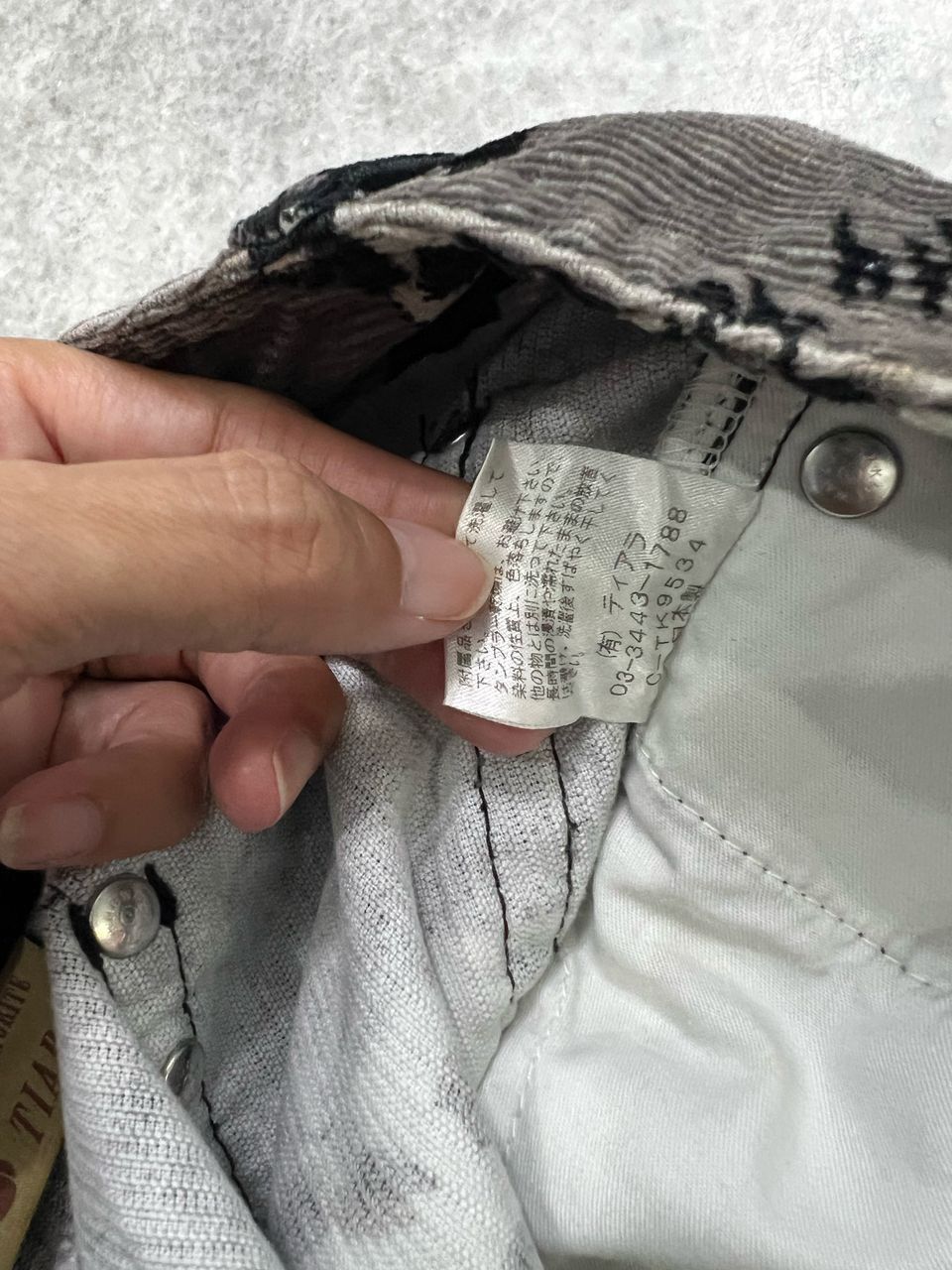 Japanese Brand Japanese Brand My Favourite Tiara Corduroy Pants Size US 29 - 16 Thumbnail