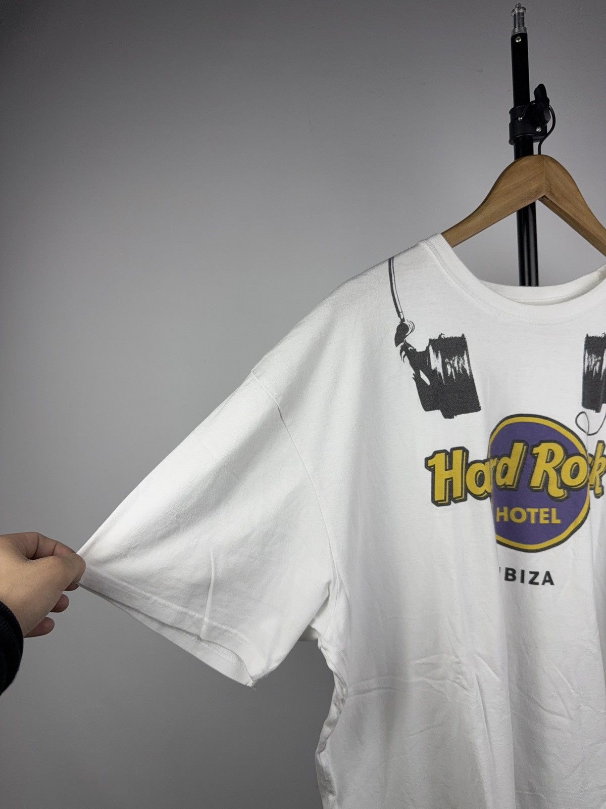 Hard Rock Cafe Hard Rock Hotel Ibiza Graphic Headphones T-Shirt White XXL Size US XL / EU 56 / 4 - 5 Thumbnail