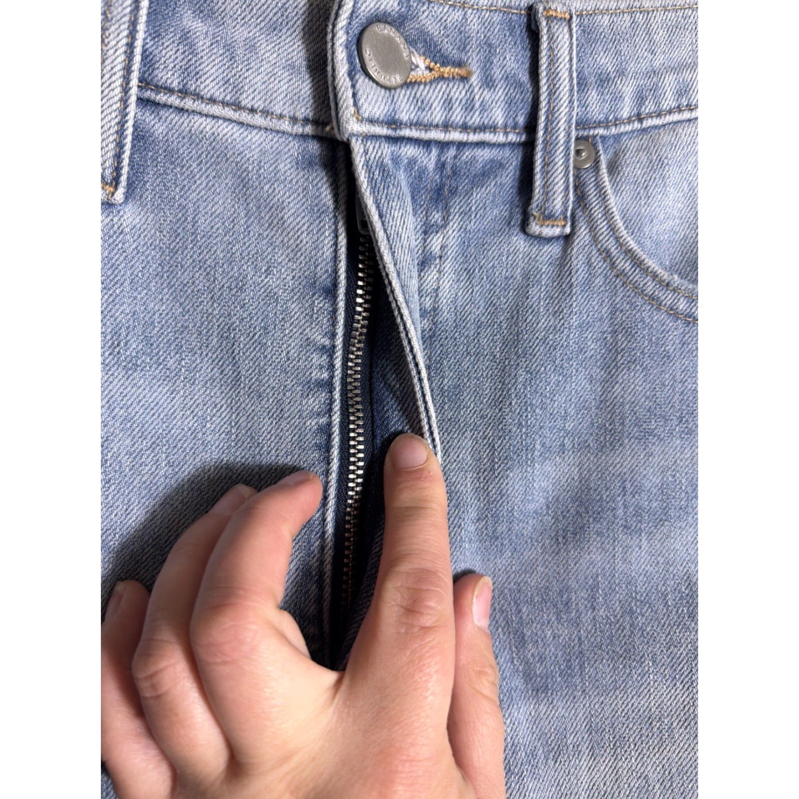 Banana Republic VINTAGE Banana Republic Premium Denim Ultra High Rise Slim For 29L Light Wash Distressed Size ONE SIZE - 6 Thumbnail