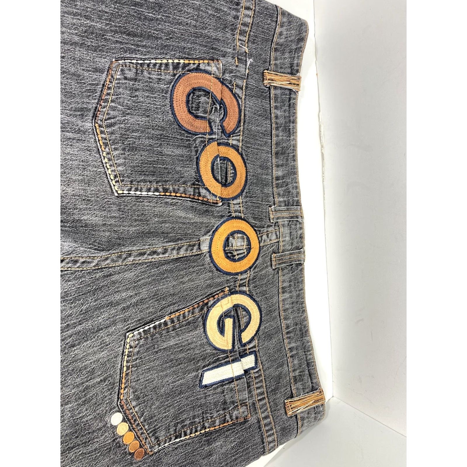 Coogi VINTAGE Coogi Denim Shorts Women 24 Gray Denim Embroidered Logo Hip Hop VTG Size 42" / US 20 - 4 Thumbnail