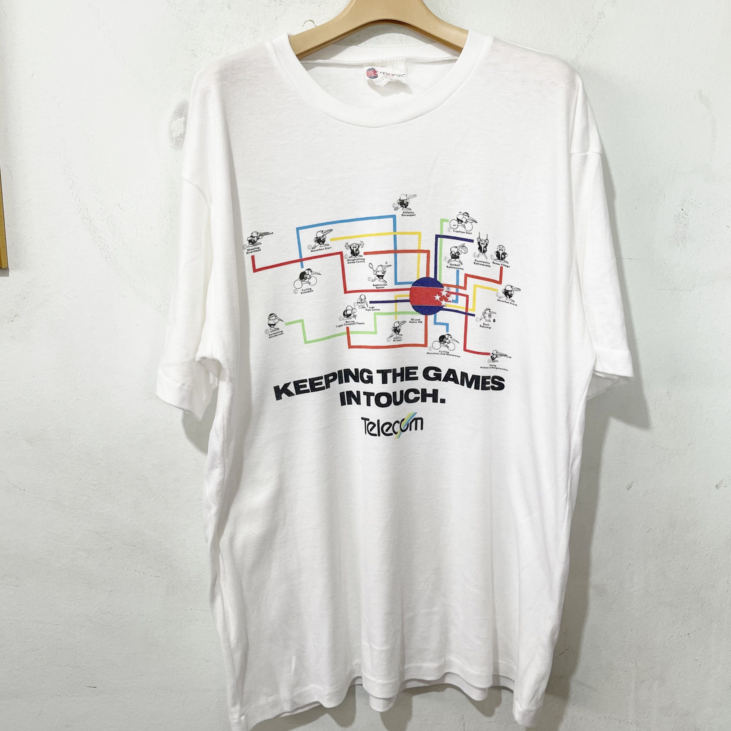 Vintage Vintage 90s “Keeping the Games in Touch” T-Shirt Size US XL / EU 56 / 4 - 1 Thumbnail
