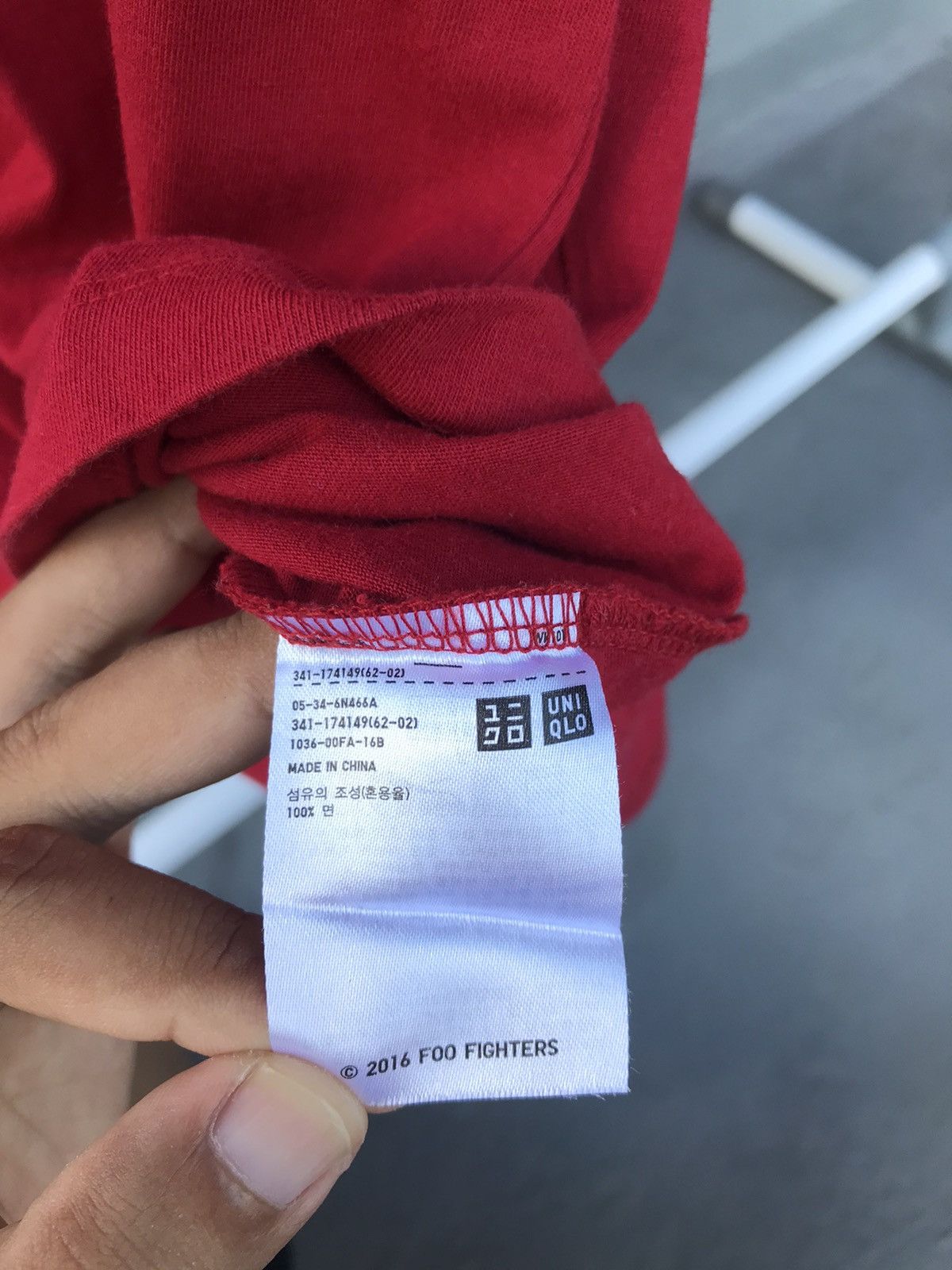 Band Tees × Uniqlo × Vintage Uniqlo x Foo Fighter Size US L / EU 52-54 / 3 - 5 Thumbnail