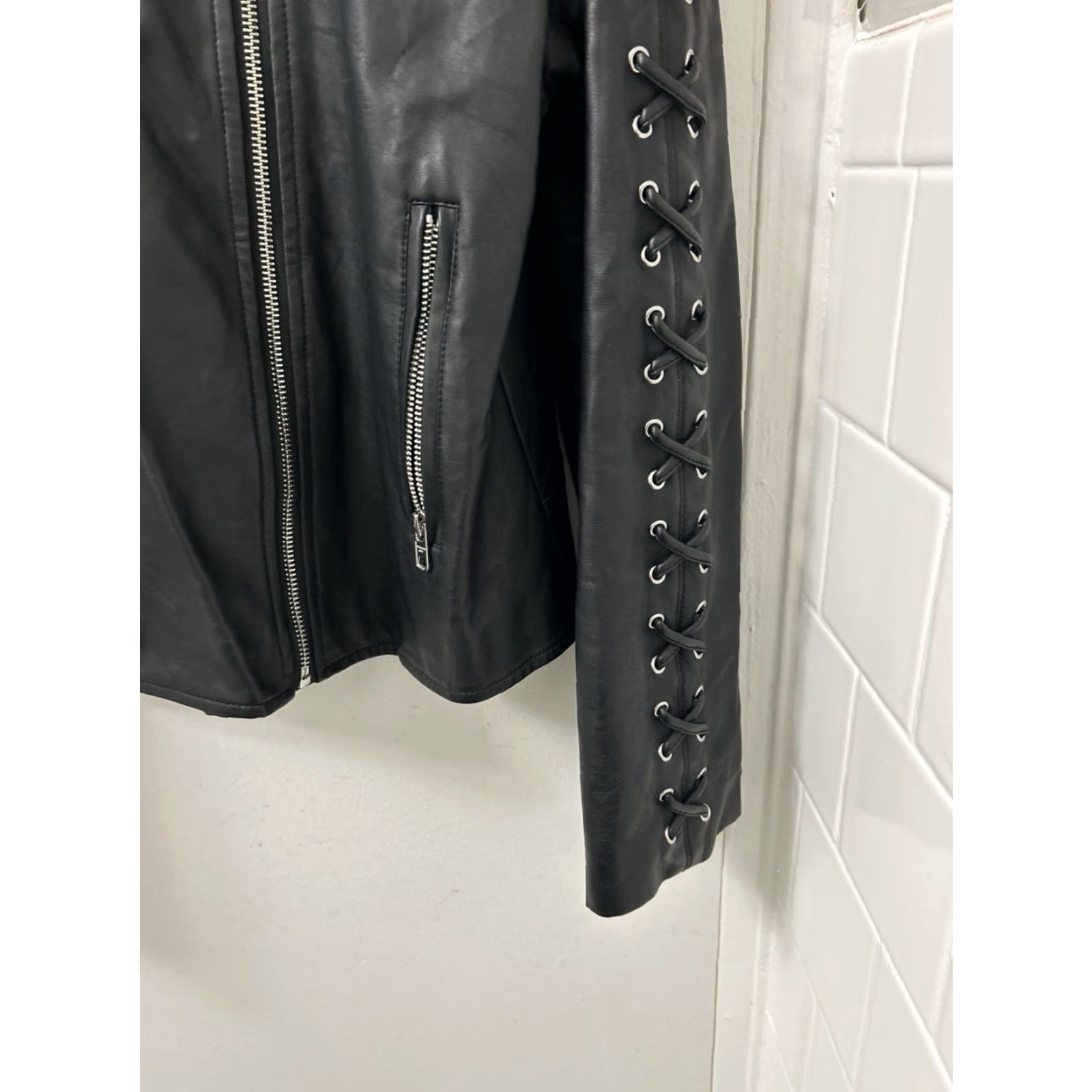 Members Only Members Only Leather Jacket Womens L Black Studded Lace Up Moto Jacket Size L / US 10 / IT 46 - 7 Thumbnail
