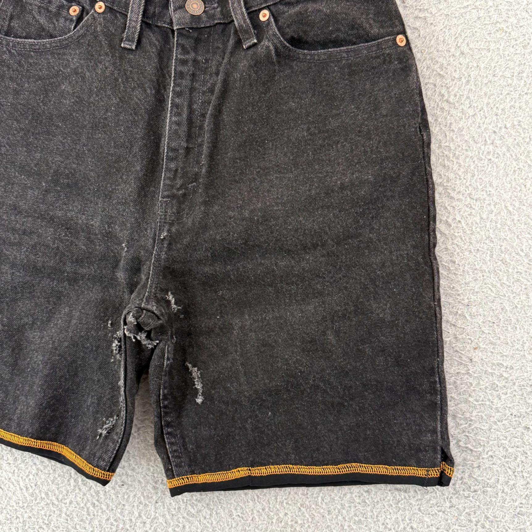 Levi's VINTAGE Levi's 505 Jeans Shorts Mens 28 Black Regular Fit 7" Inseam 90s Orange Tab denim shorts Size US 28 / EU 44 - 3 Thumbnail