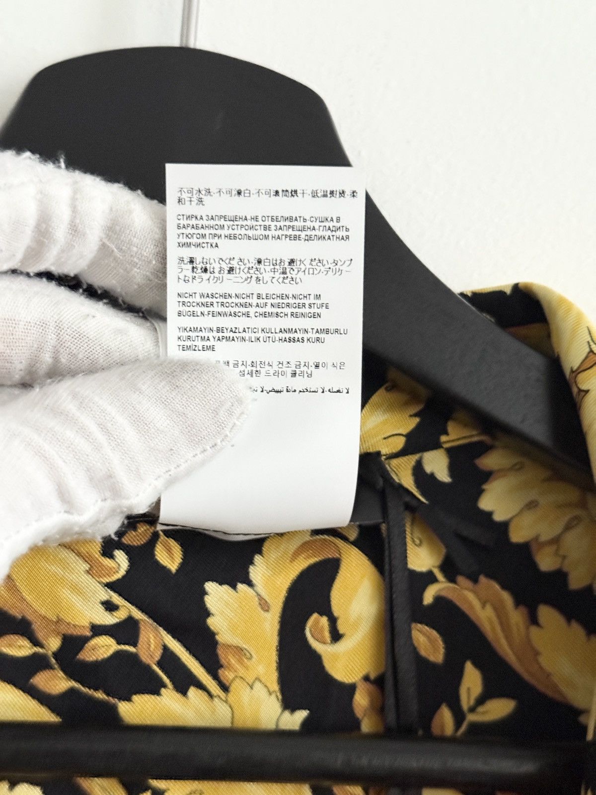 Versace STEAL! Versace Silk Twill Baroquel Robe (Brand New) Size US L / EU 52-54 / 3 - 10 Thumbnail