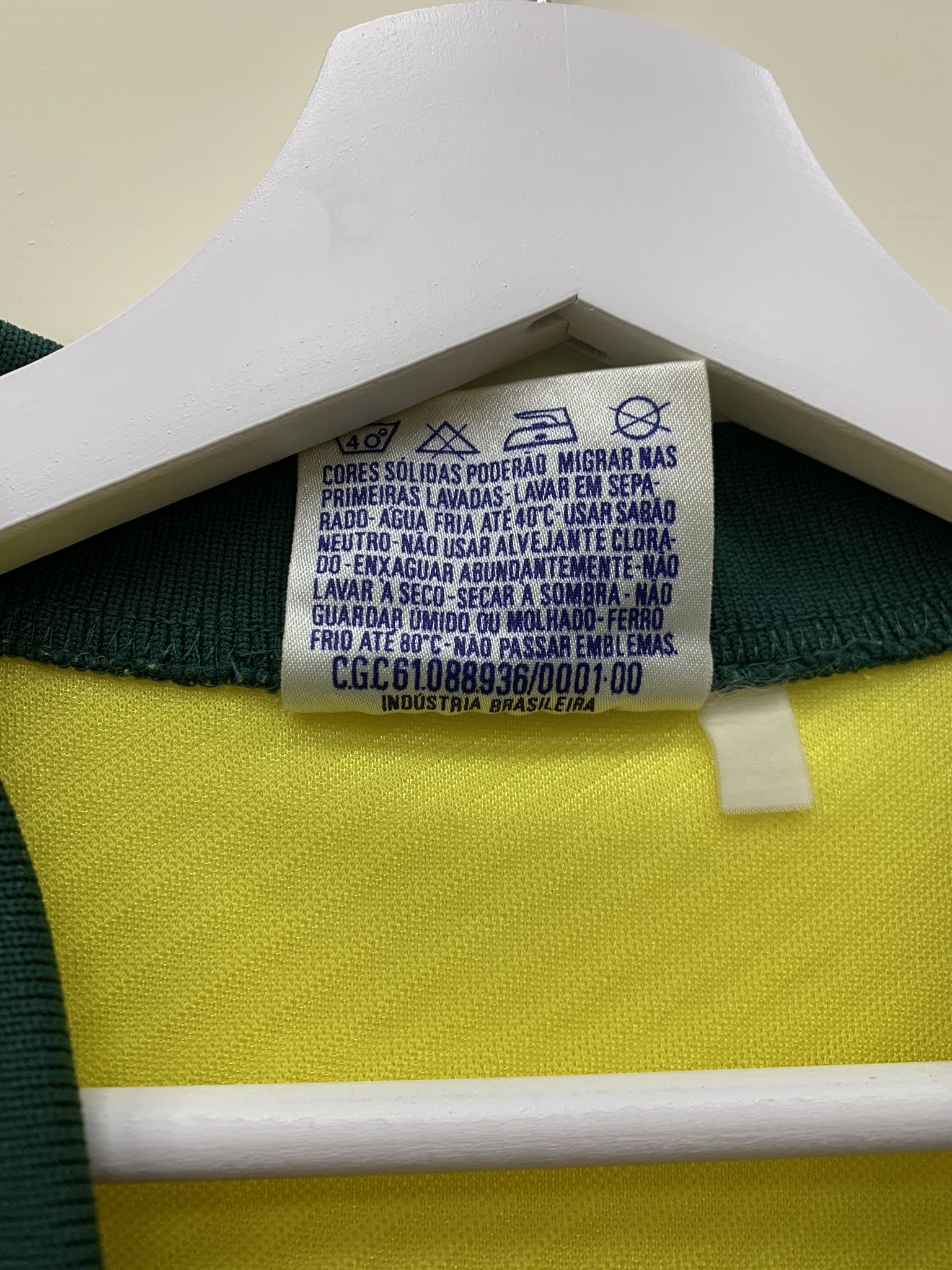 Umbro Authentic 1994-1996 Brazil National Team Home Shirt Jersey Size US L / EU 52-54 / 3 - 6 Thumbnail