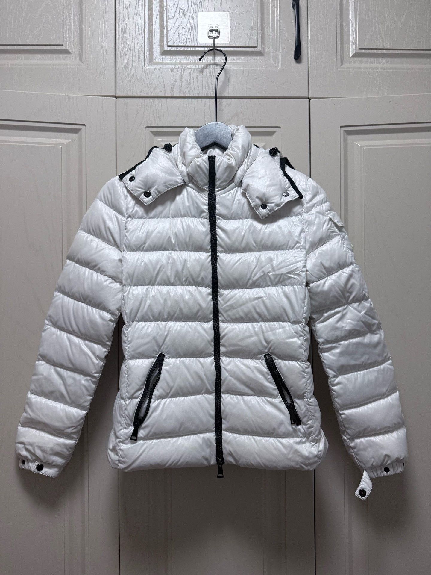 Moncler Moncler Bady Series White Side Logo Down Jacket Size XS / US 0-2 / IT 36-38 - 1 Thumbnail