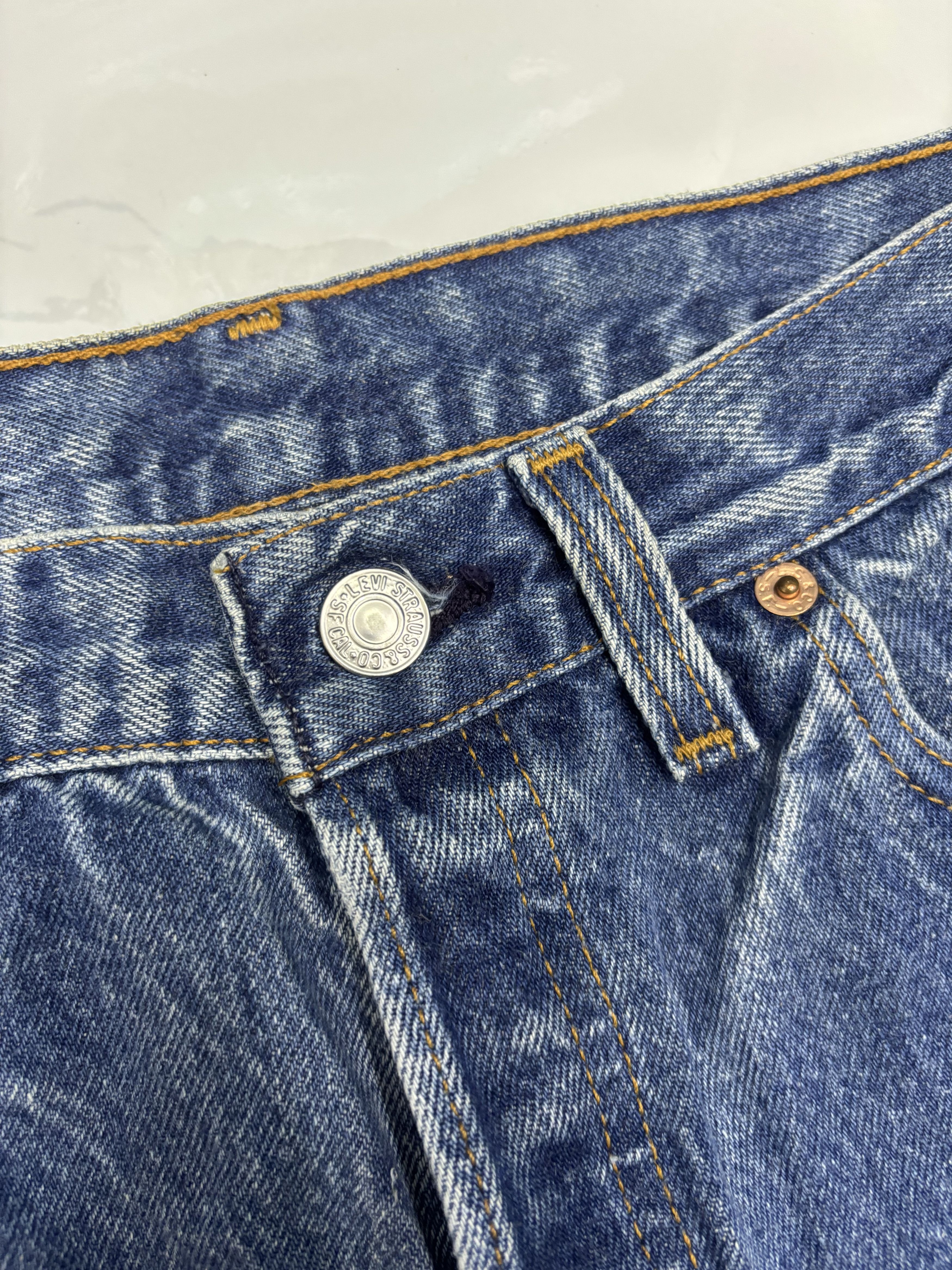 Levi's 💥VINTAGE LEVIS 501xx MADE IN USA DISTRESS DENIM JEANS Size US 29 - 12 Thumbnail