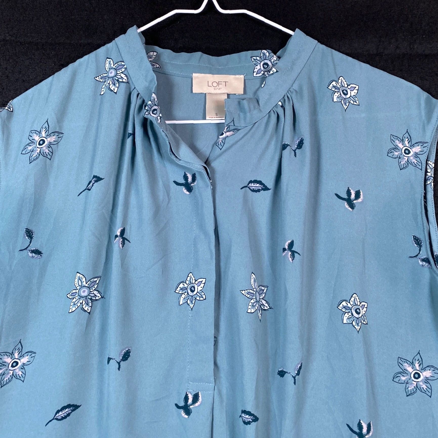 Loft LOFT Outlet Womens Blouse Blue Floral 1/4 Henley Sleeveless Flowy Stretch Small Size S / US 4 / IT 40 - 2 Thumbnail
