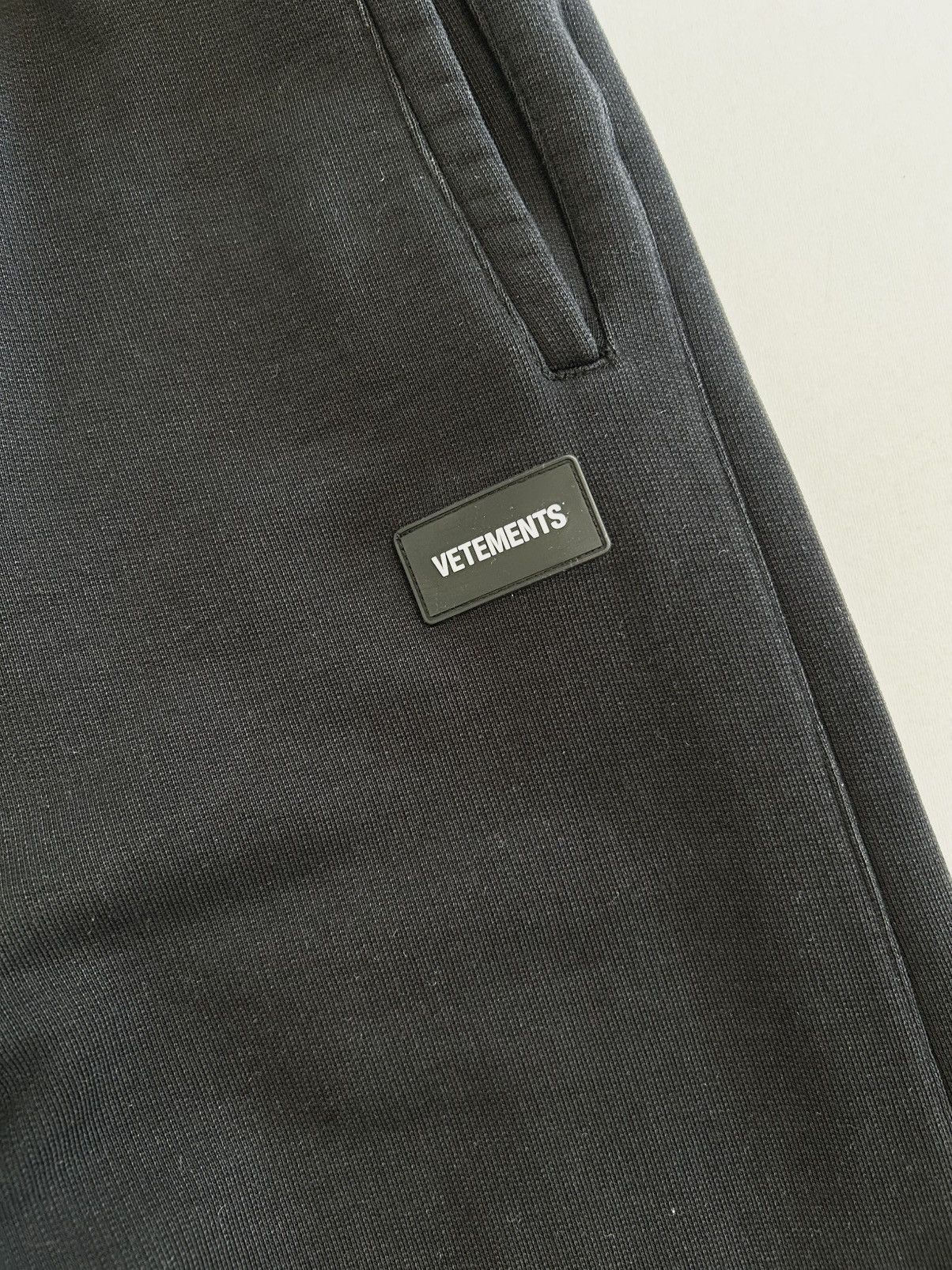 Vetements FW2021 Oversized Flared Rubber Logo Sweatpants Size US 32 / EU 48 - 6 Thumbnail