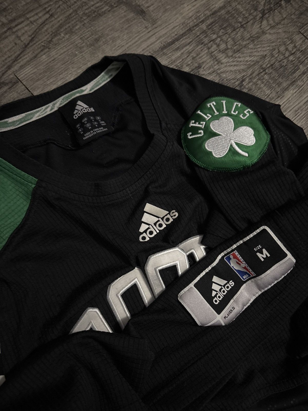 Adidas Boston Celtics Shootaround Long Sleeve Jersey Men’s M Adidas Size US M / EU 48-50 / 2 - 3 Thumbnail