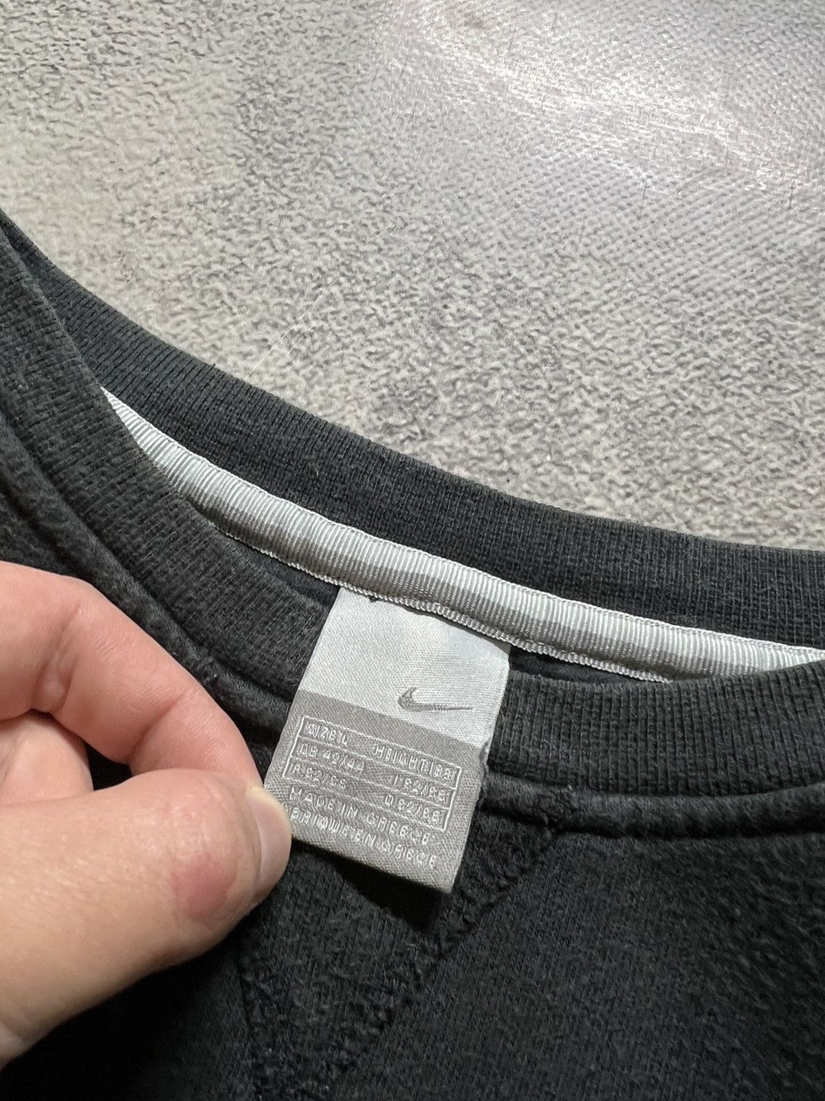 Vintage Vintage Y2k Nike 🖤 Faded Mini Swoosh Sweatshirt 00’s Size US L / EU 52-54 / 3 - 9 Thumbnail
