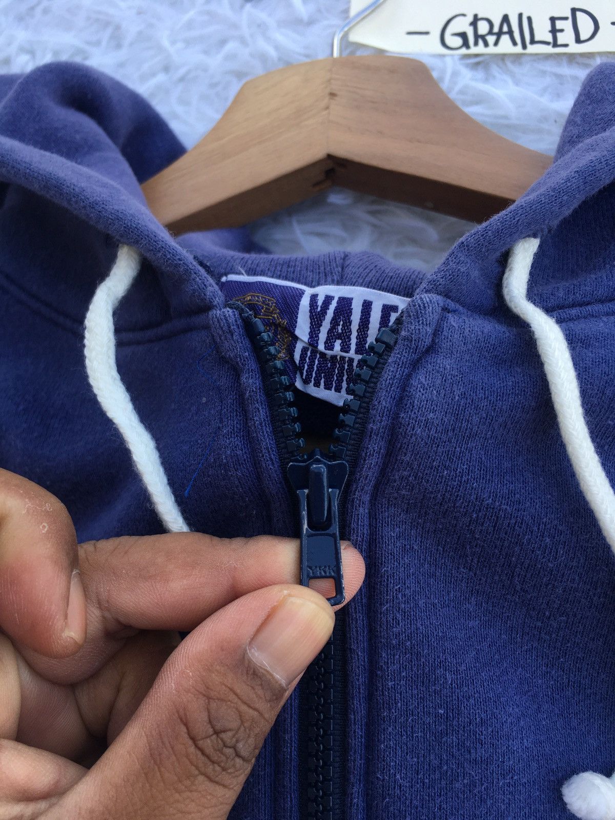 Vintage Rare Vintage Yale University Sweater Hoodie Size US L / EU 52-54 / 3 - 16 Thumbnail