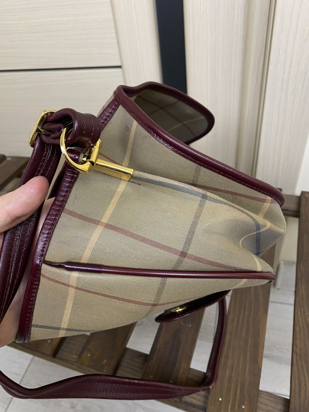 Burberry Vintage Burberry Canvass Check Messenger Bag Real Leather Size ONE SIZE - 13 Thumbnail