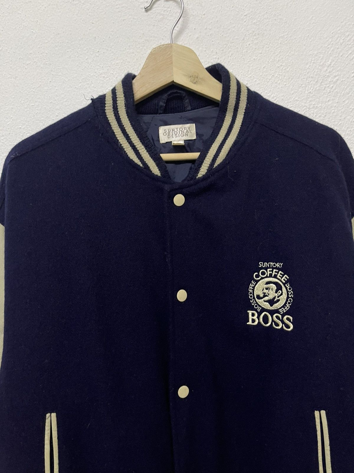 Japanese Brand 2000s SUNTORY BOSS COFFEE VARSITY LEATHER SLEEVE DISTRESSED Size US M / EU 48-50 / 2 - 5 Thumbnail