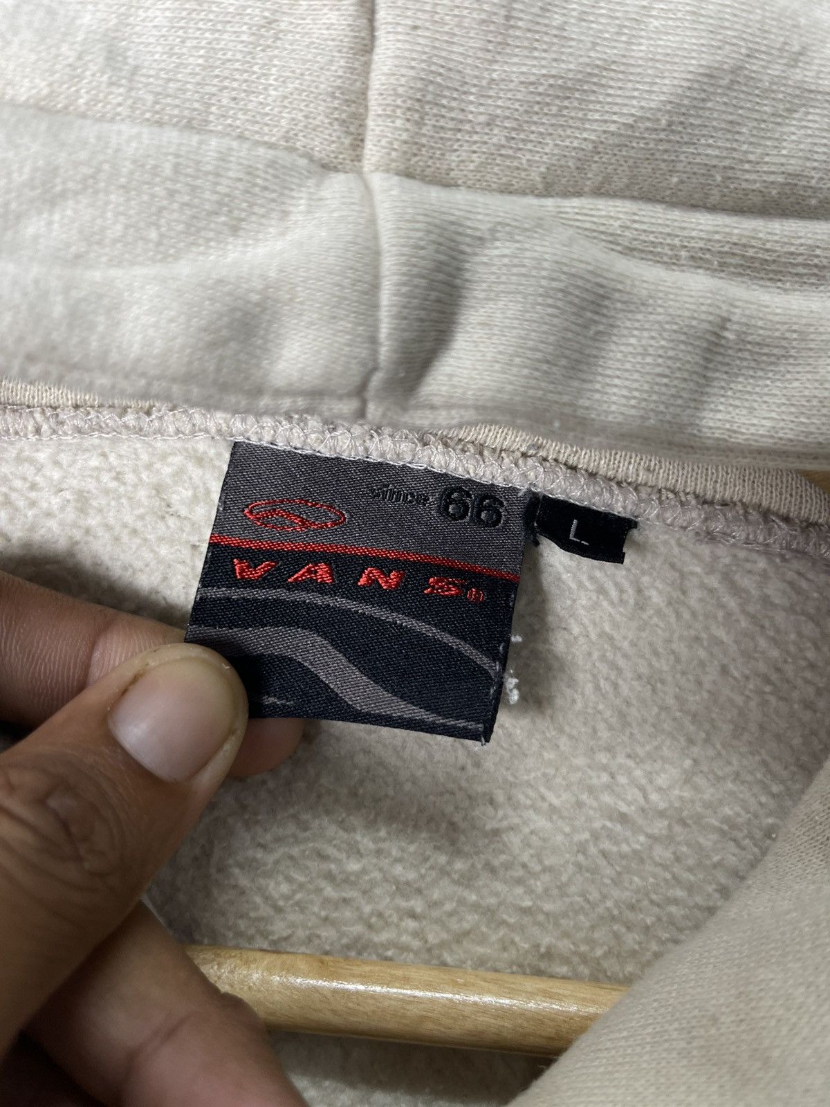 Vans Vintage Vans Spellout Pullover Hoodie Cream Size L Size US L / EU 52-54 / 3 - 7 Thumbnail