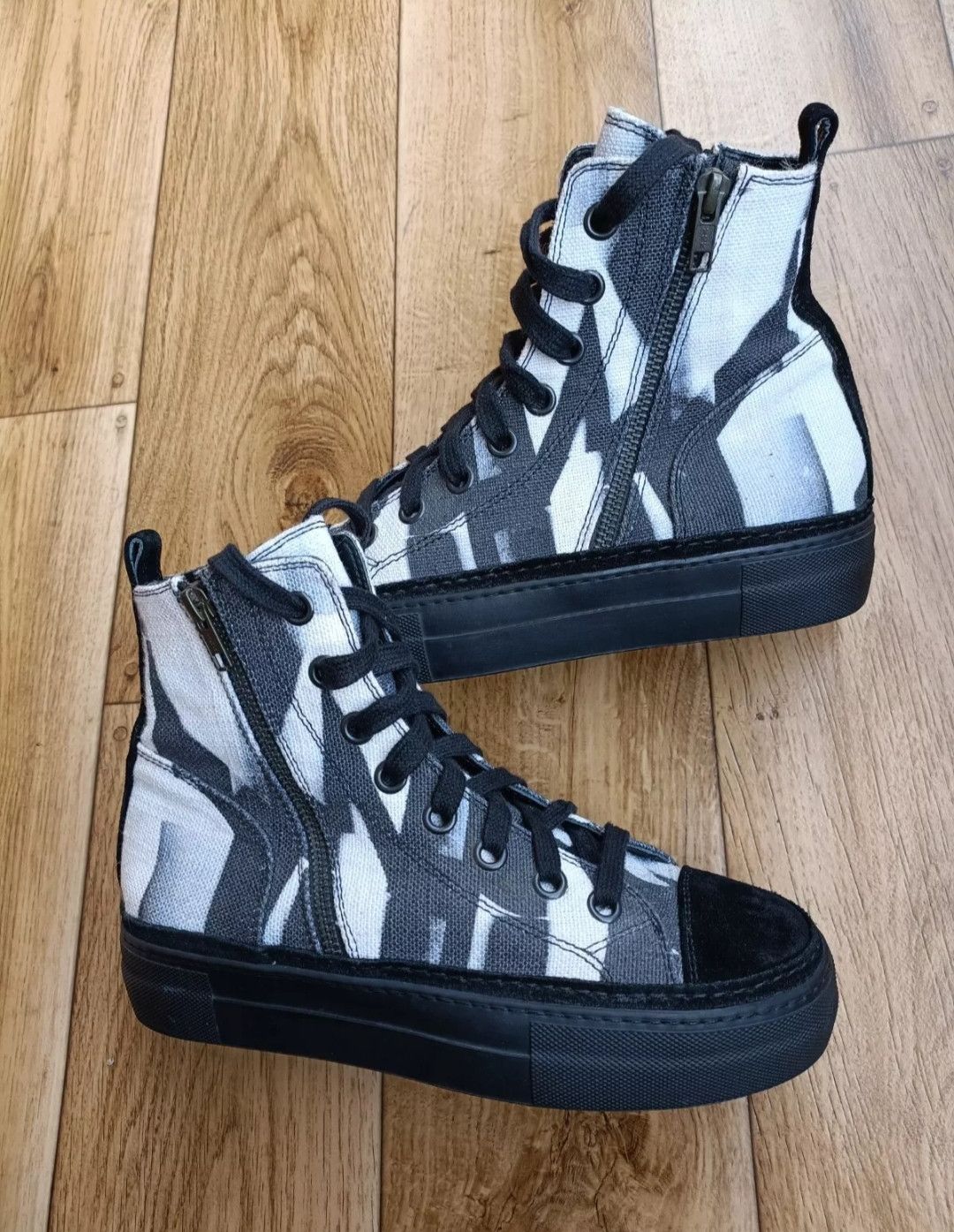 ANN DEMEULEMEESTER スラックス　ブラック　ストライプ アンドゥムルメステールのワイドレッグパンツ | HUES 福岡