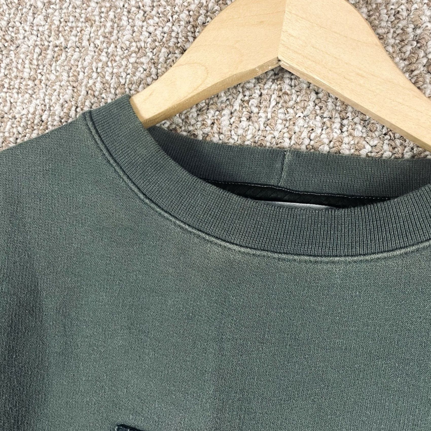 Nike VTG Nike Sweatshirt Men L Green Crew Neck Stitched Swoosh Y2K 211 90s Vintage Sportswear Size US L / EU 52-54 / 3 - 2 Thumbnail