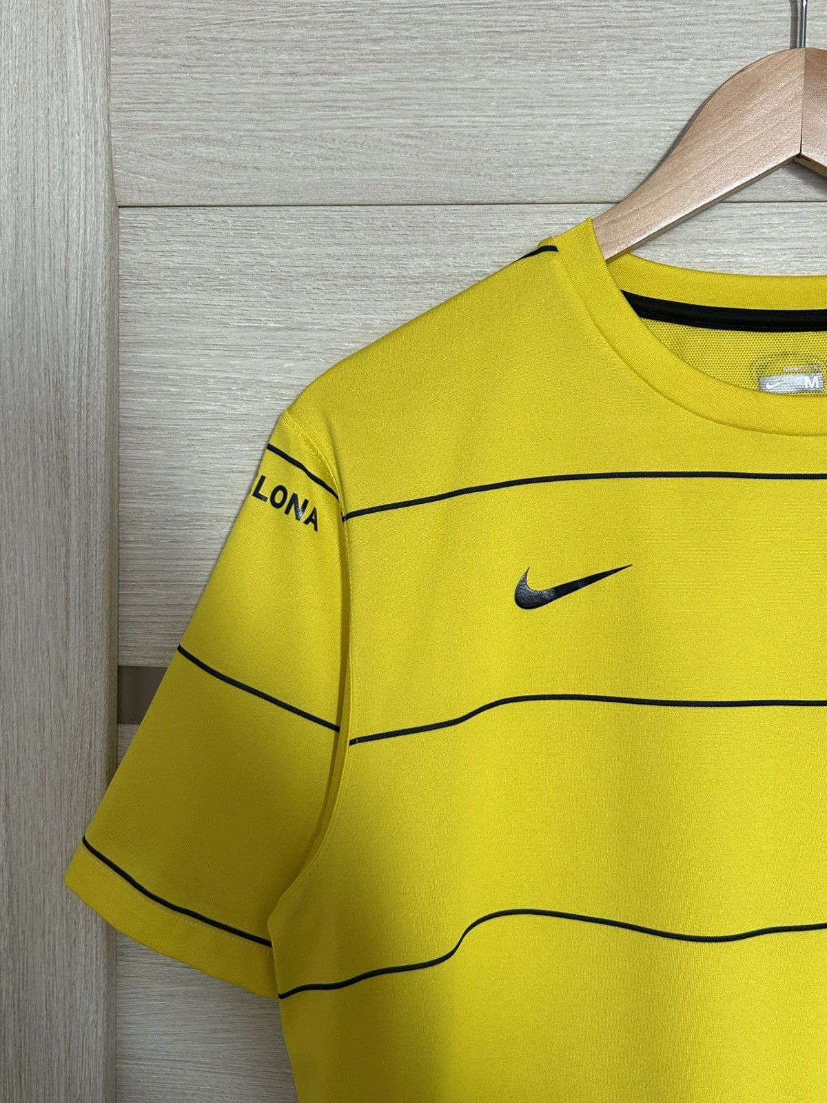 Nike Nike Barcelona original away kit for the 2008/2009 season Size US M / EU 48-50 / 2 - 4 Thumbnail