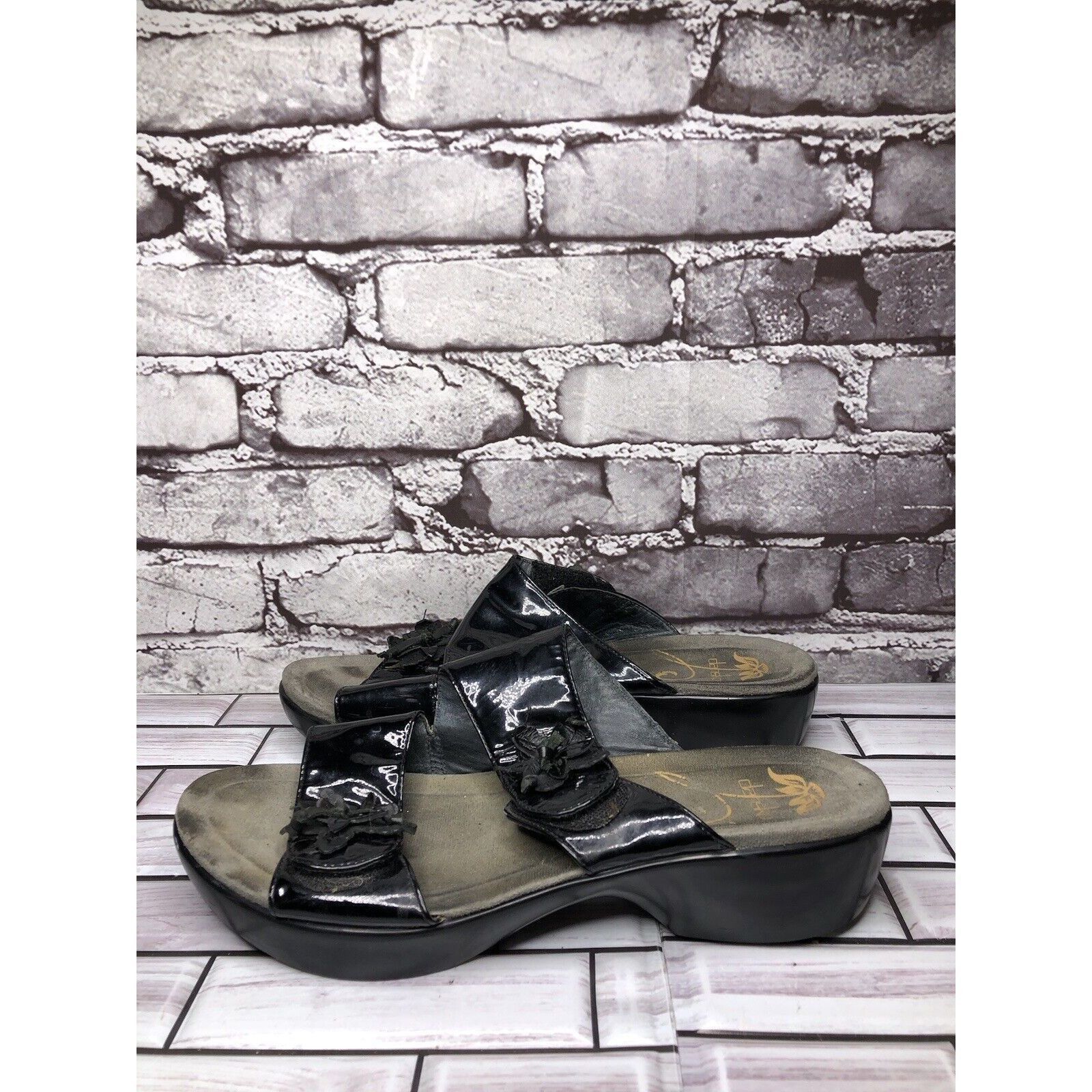 Other Dansko Black Patent Leather Flower Wedge Slip On Slides Sand Size US 10.5 / IT 40.5 - 1 Thumbnail