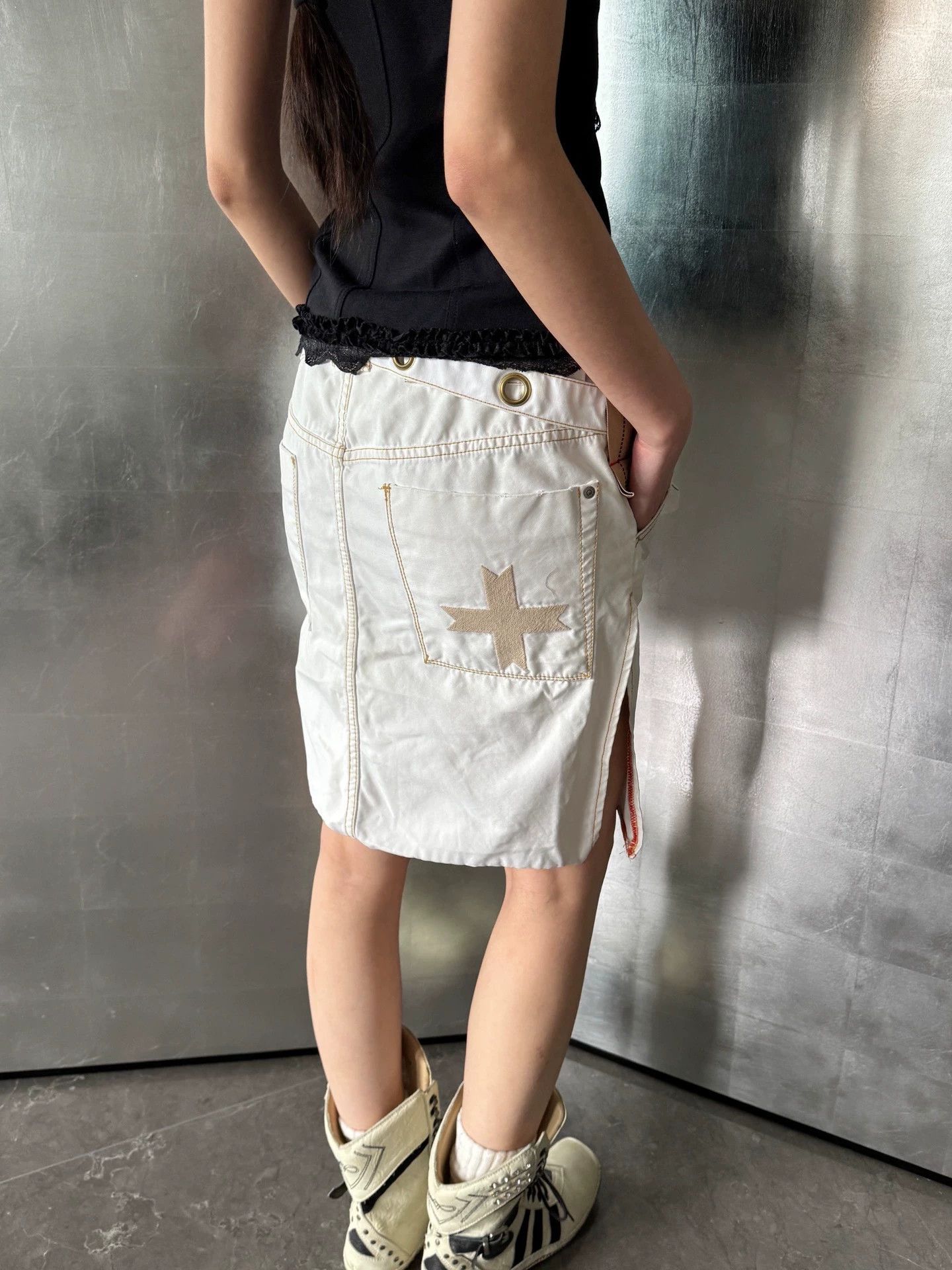 Vintage Vintage Italian Beaded Cross Belt Split Skirt S Size 26" / US 2 / IT 38 - 9 Thumbnail