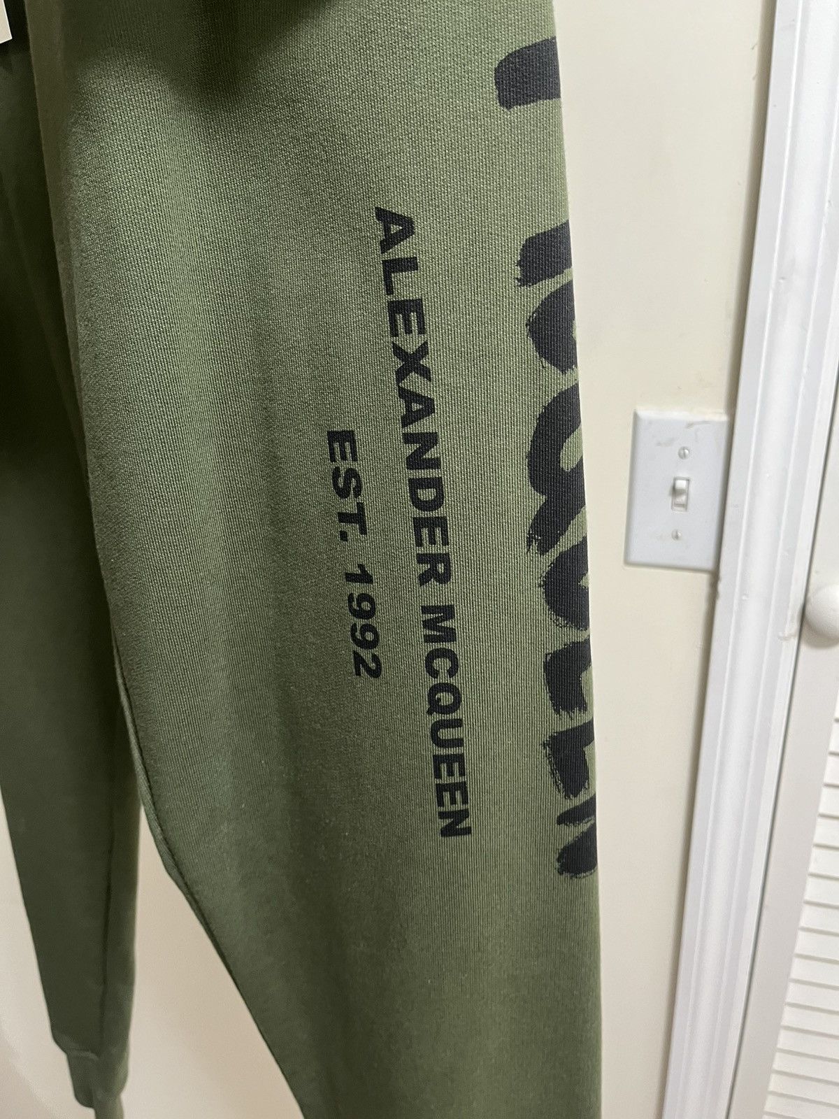 Alexander McQueen Alexander McQueen Graffiti Logo Jogger Pant Sz M Size US 32 / EU 48 - 3 Thumbnail