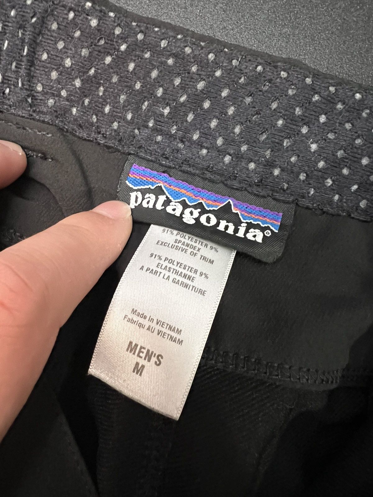 Patagonia Black Patagonia Mens Pants Size M Inlined & Water retardent Size US 33 - 7 Thumbnail