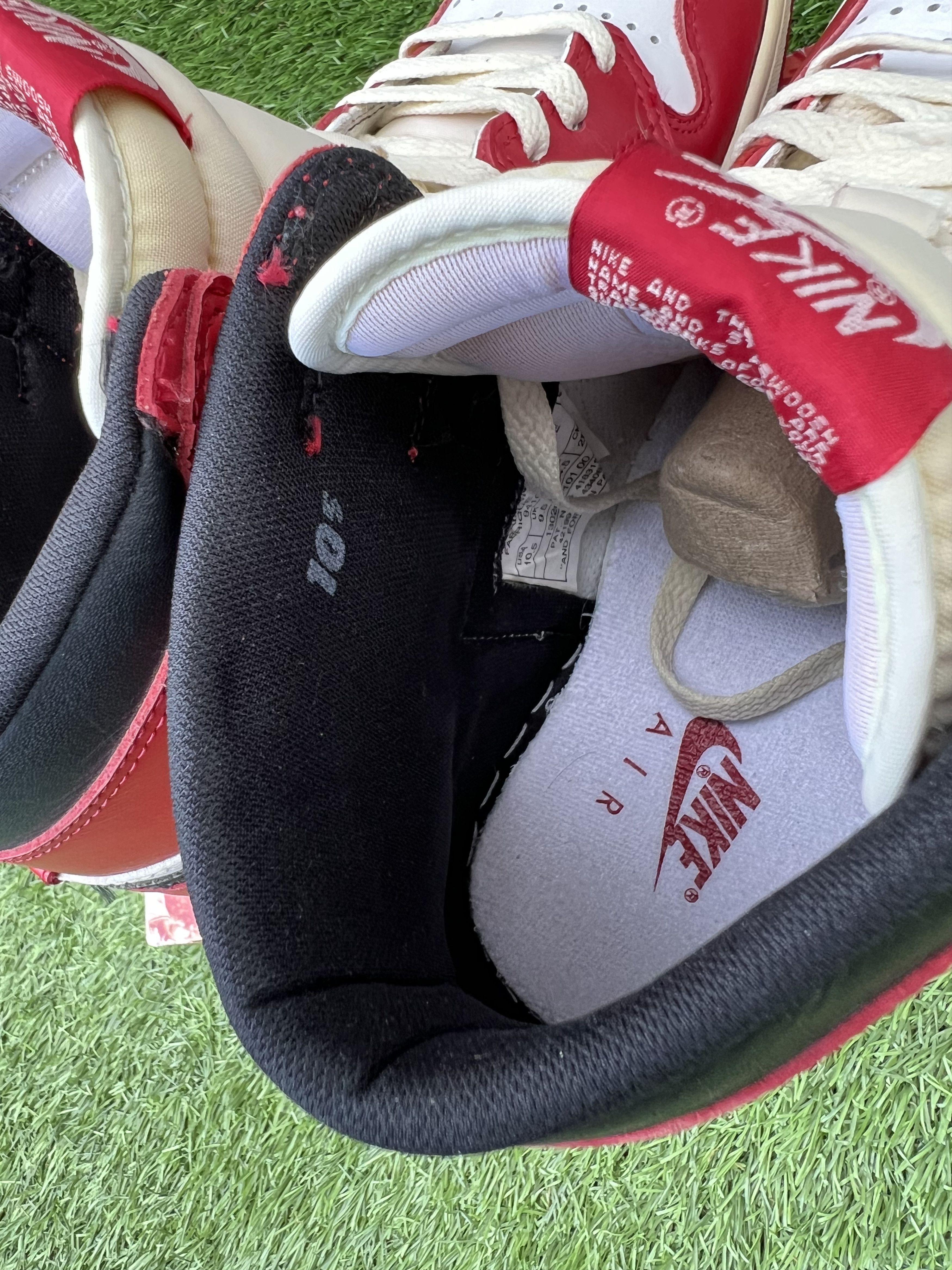 Jordan Brand Jordan 1 Retro High Chicago 1994 (Includes box and card) Size US 10.5 / EU 43-44 - 6 Thumbnail