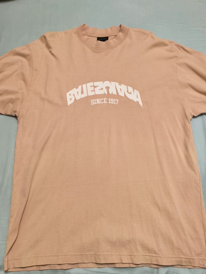 Balenciaga Balenciaga World Short Sleeve, Light Pink Size US M / EU 48-50 / 2 - 1 Thumbnail
