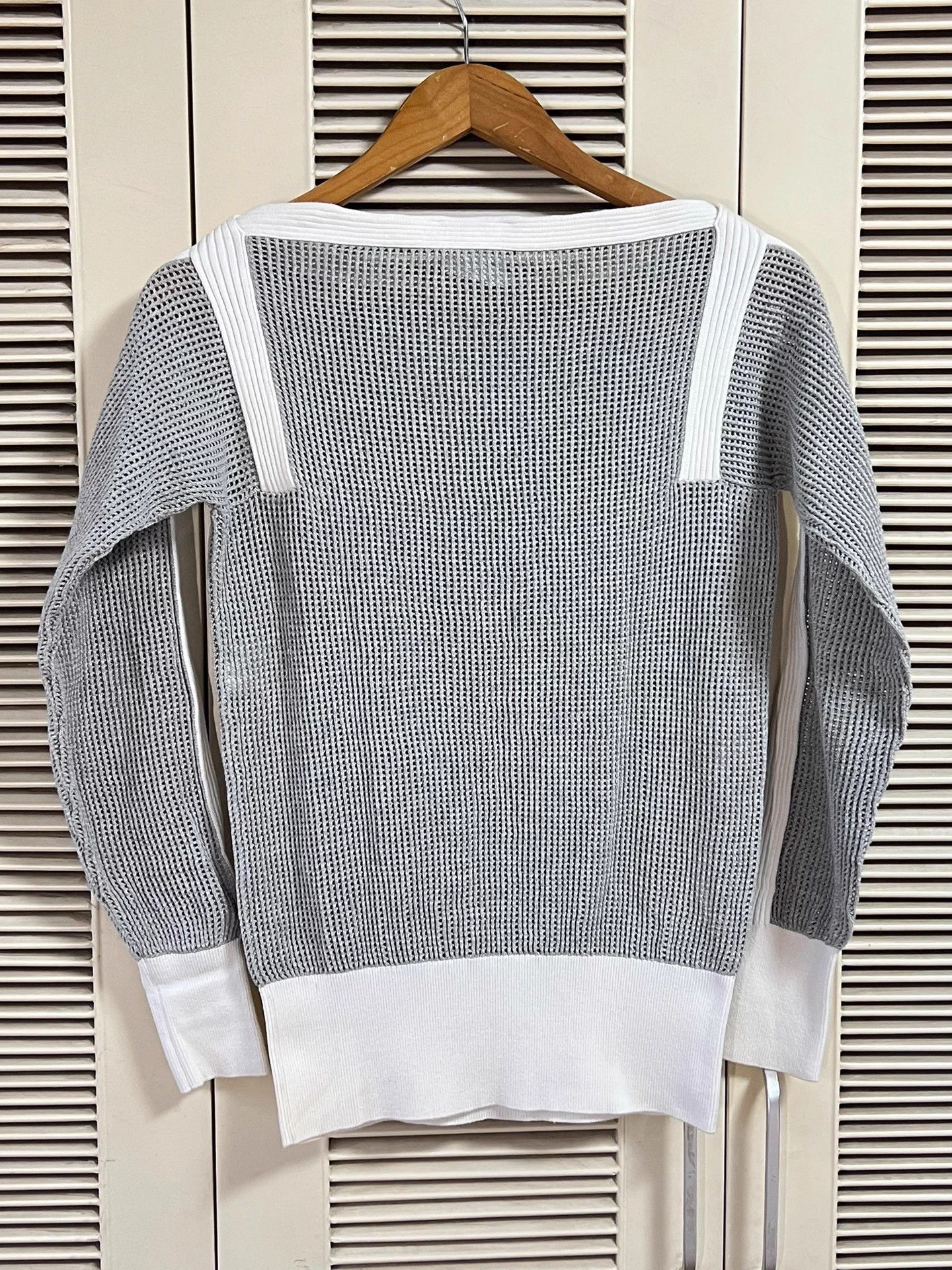 Chanel Chanel Gray White Colorblock CC Logo Knit Sweater 34 Size XS / US 0-2 / IT 36-38 - 2 Thumbnail