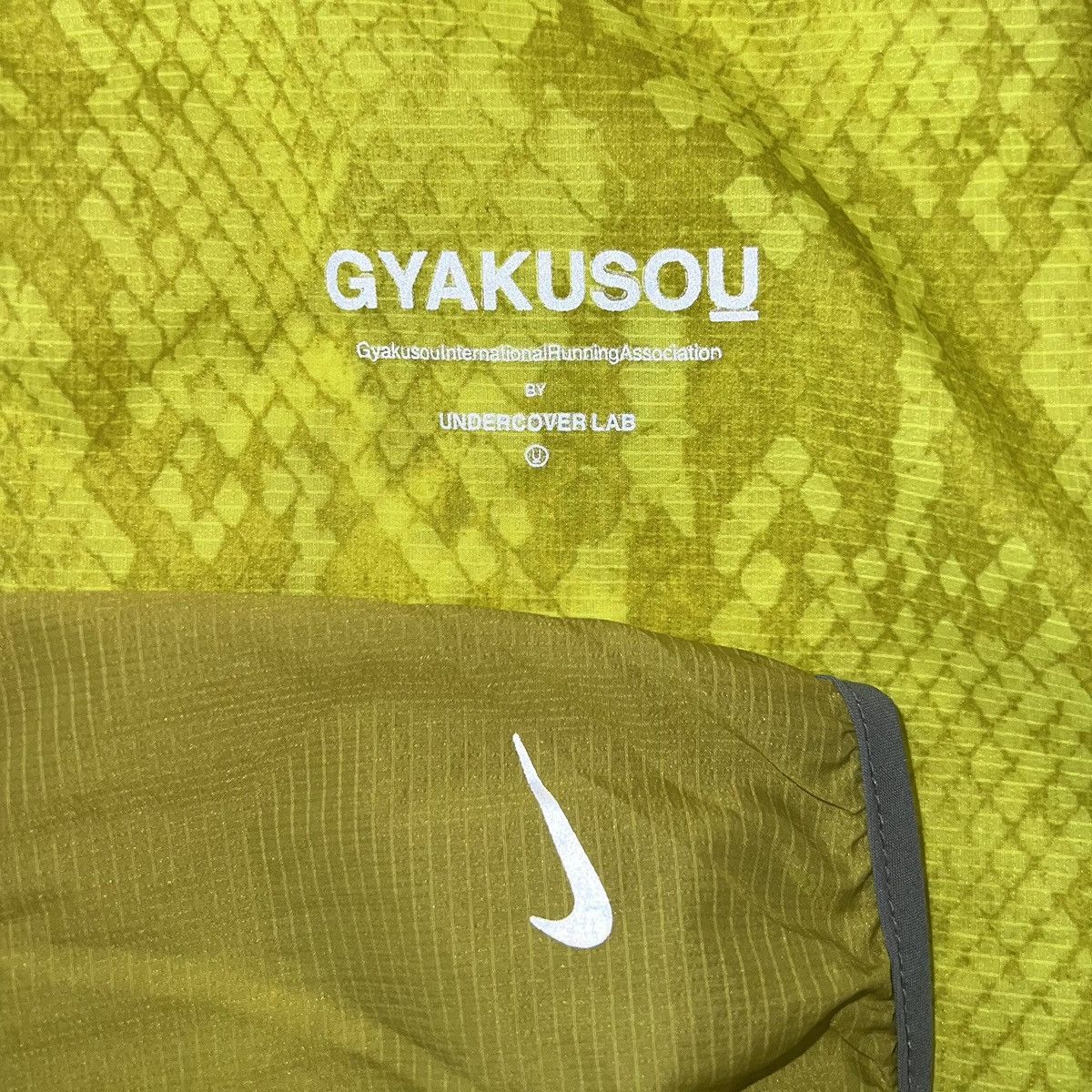 Gyakusou × Undercover UNDERCOVER LAB GYAKUSOU SNAKE PRINT RUNNING WINDBREAKER Size US M / EU 48-50 / 2 - 3 Thumbnail