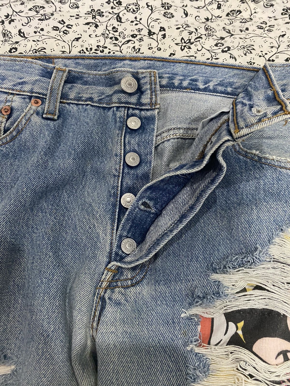 Levi's × Mickey Mouse × Vintage vtg 90’s levis 501 x mickey mouse Size US 30 / EU 46 - 12 Thumbnail