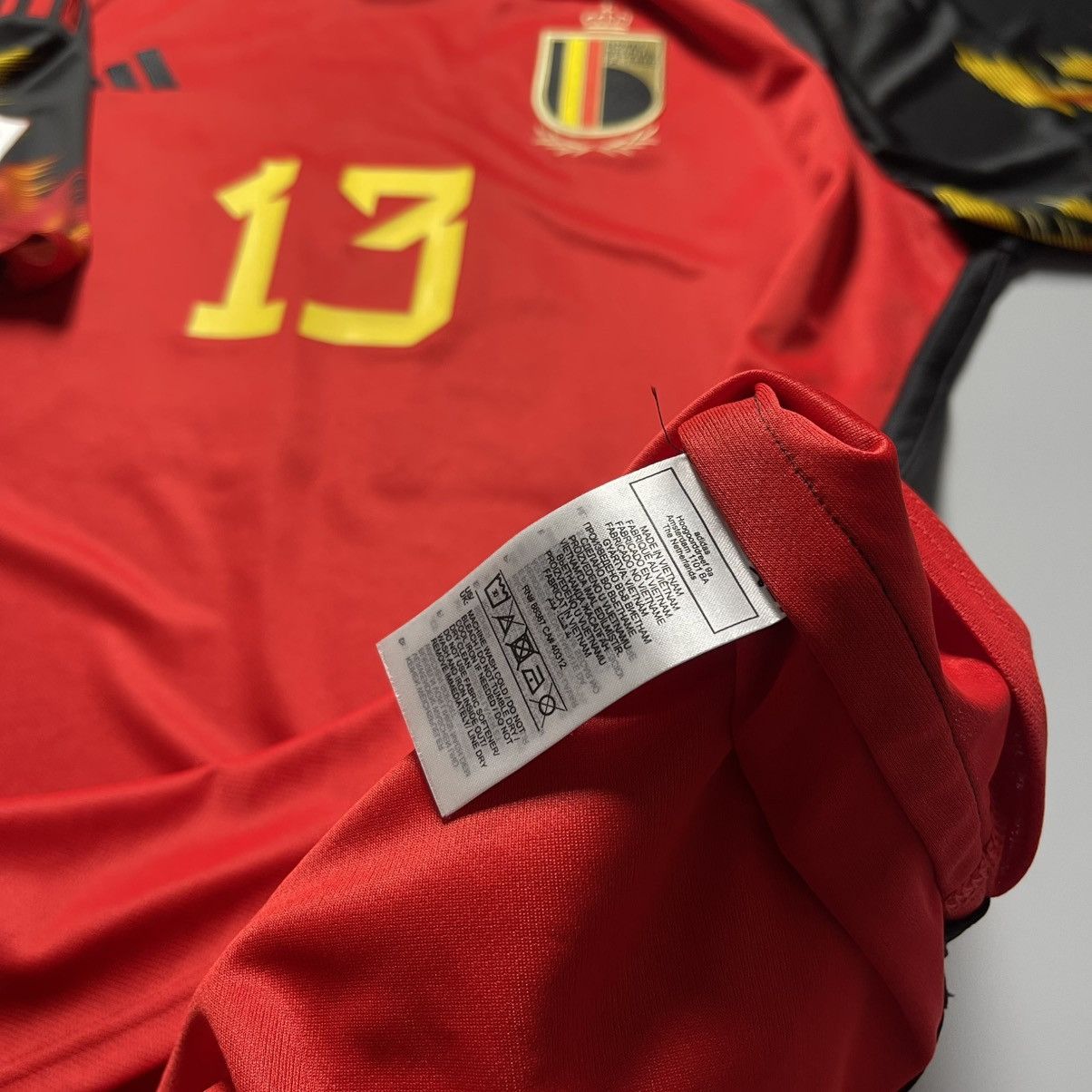 Vintage NWT BELGIUM ADIDAS 2022 WC FOOTBALL HOME JERSEY #13 CARRASCO Size US XXL / EU 58 / 5 - 7 Thumbnail