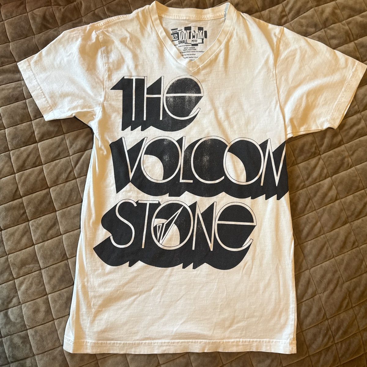 Volcom Vintage Y2K Volcom Stone Graphic Tee White V-Neck Small Size S / US 4 / IT 40 - 1 Thumbnail