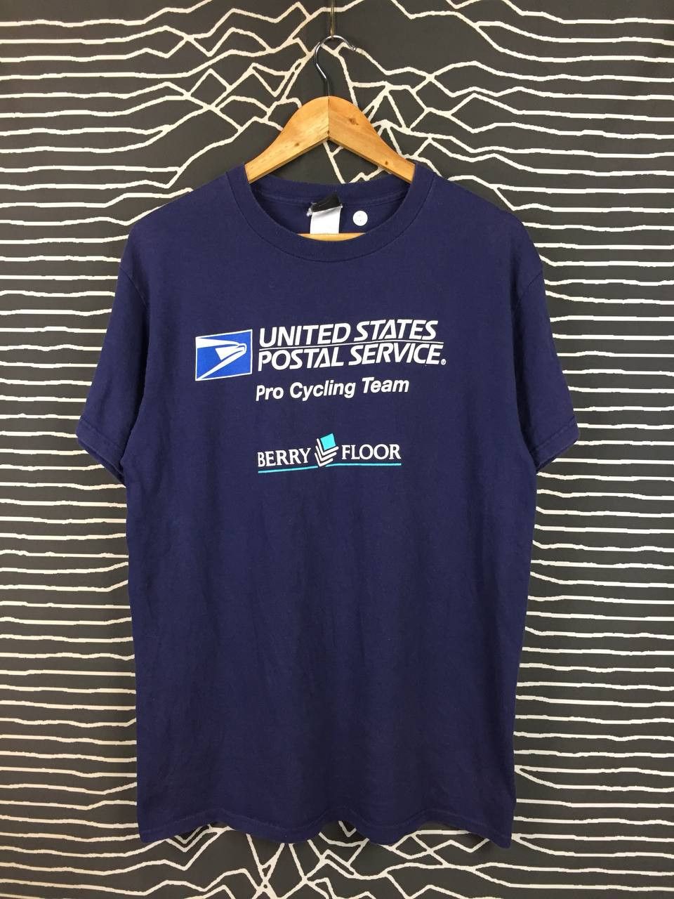 Nike Vtg Y2K Nike United States Postal Service Pro Cycling Tee Size US M / EU 48-50 / 2 - 1 Thumbnail