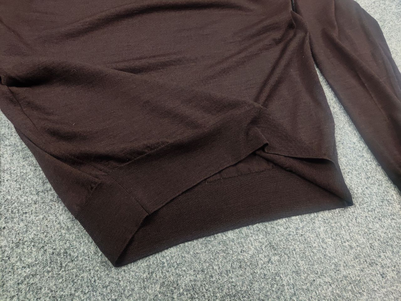 John Smedley John Smedley England Brown V neck wool sweater long sleeve Size US L / EU 52-54 / 3 - 7 Thumbnail