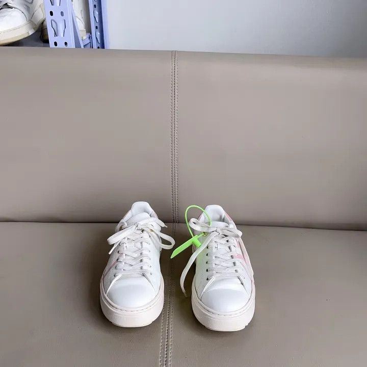 Louis Vuitton Louis Vuitton Classic Logo Casual Sneakers for Women -2508 Size US 5 / IT 35 - 2 Thumbnail
