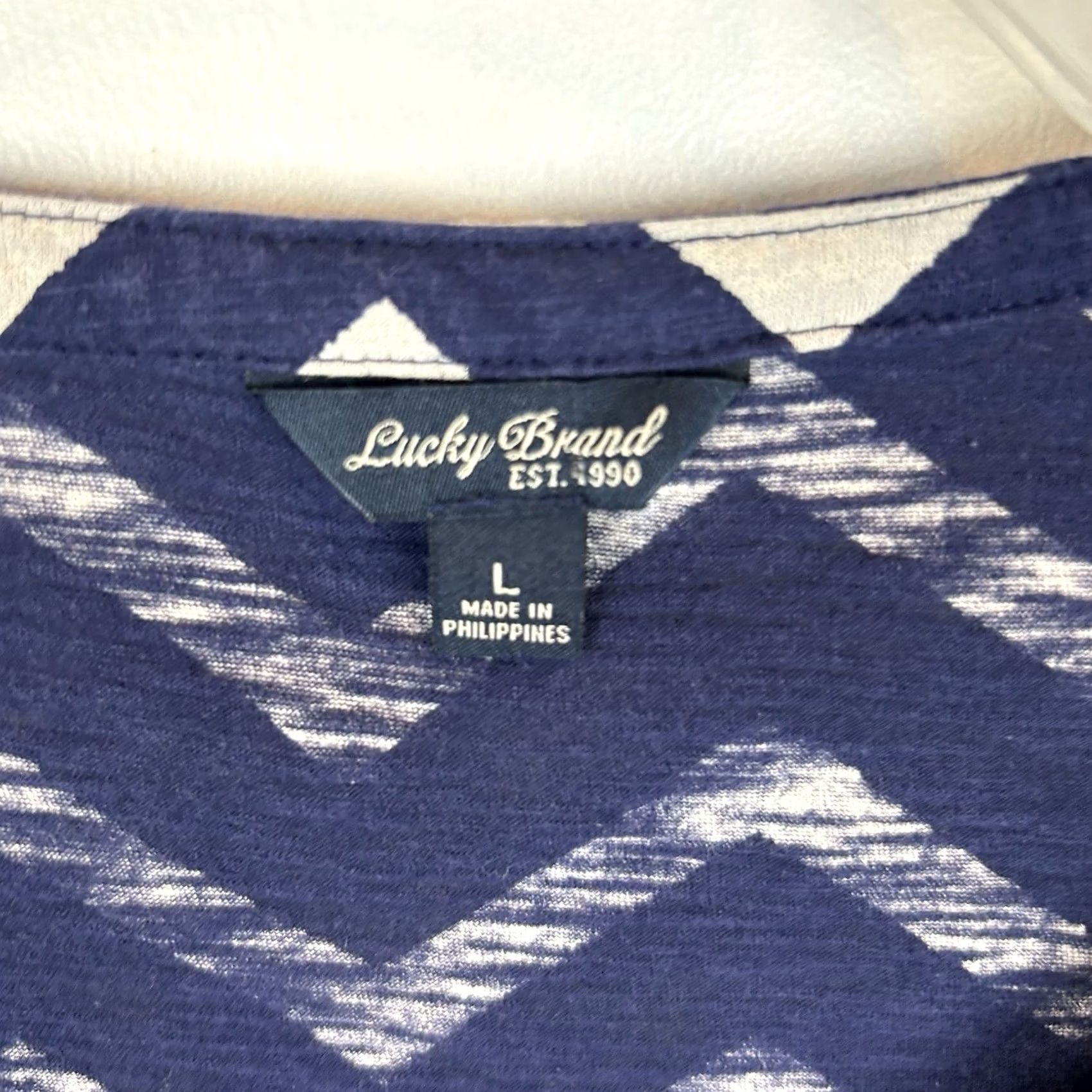 Lucky Brand Lucky Brand Top Womens Medium M Blue White Chevron Casual Boho Size M / US 6-8 / IT 42-44 - 3 Thumbnail