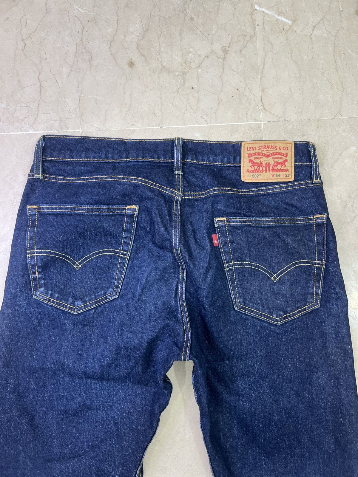 Levi's Contemporary Levi’s 502 Dark Wash SelvedgeStyle Tapereddenim Size US 34 / EU 50 - 11 Thumbnail