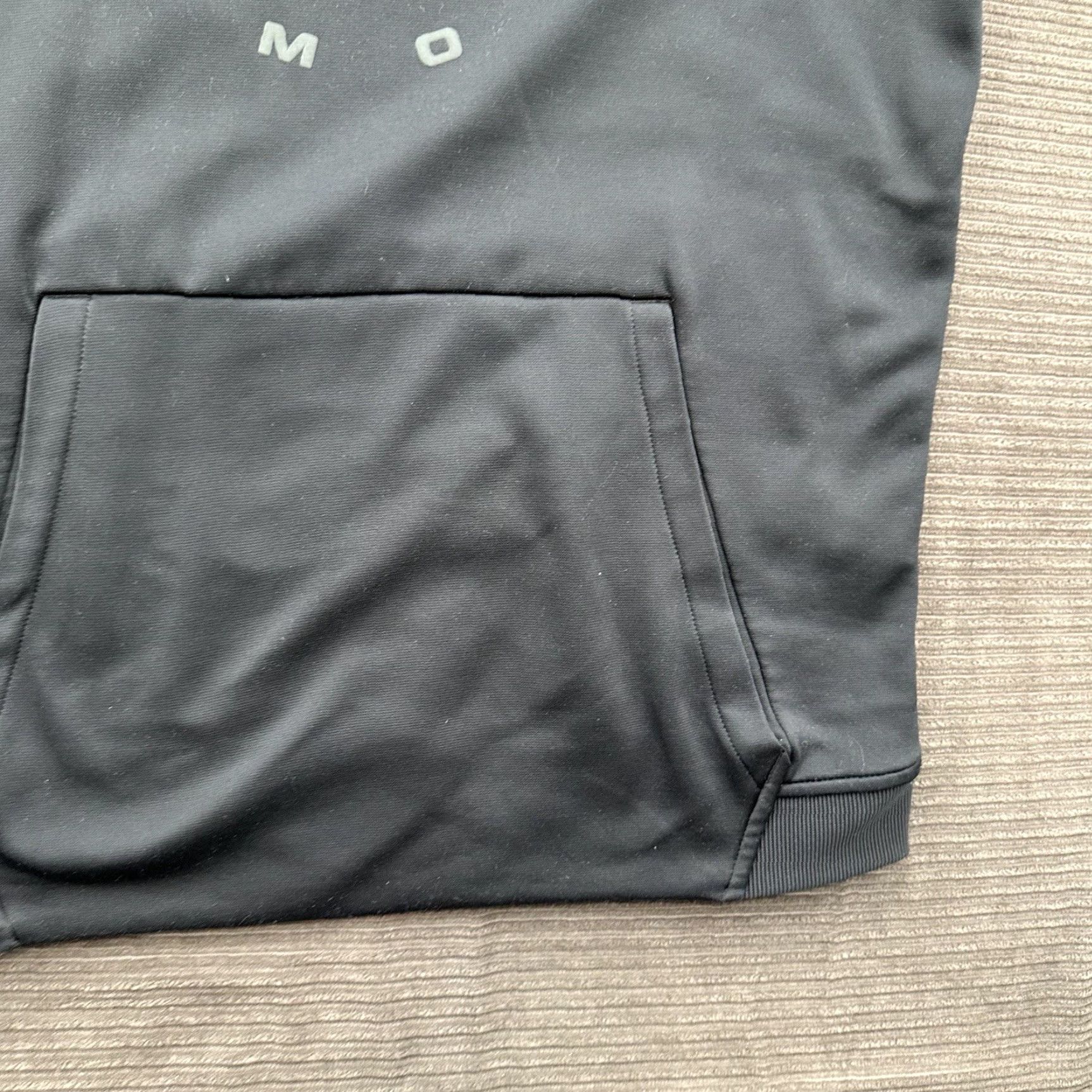 Under Armour Under Armour Hoodie Men Medium Black Polyester Gym Training Regular Crew Neck Hooded Pockets All Seasons Sports 2010s (if applicable) Size US M / EU 48-50 / 2 - 7 Thumbnail