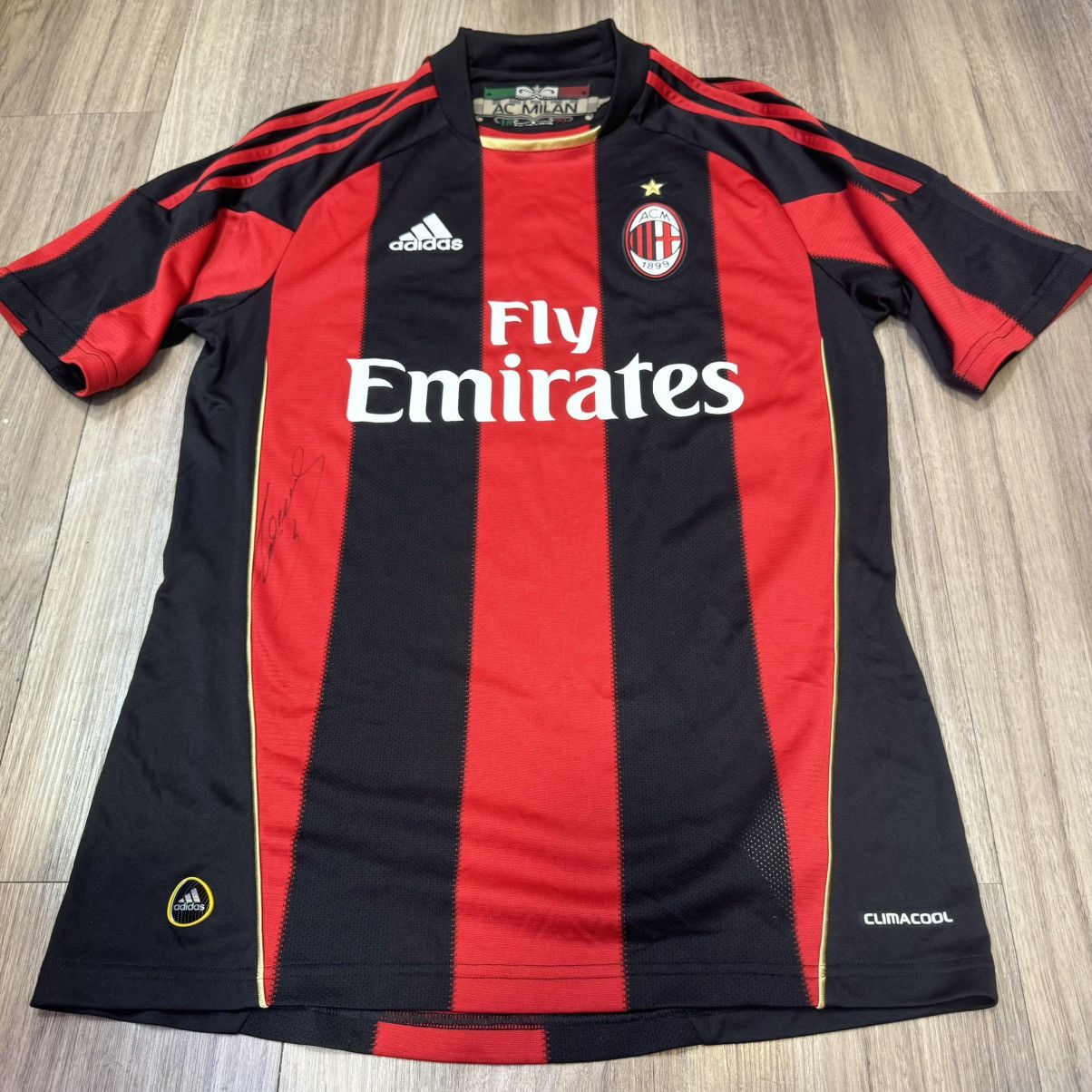 Adidas × Signatures AC Milan 11/12 home shirt Massaro signed shirt Size US S / EU 44-46 / 1 - 1 Thumbnail