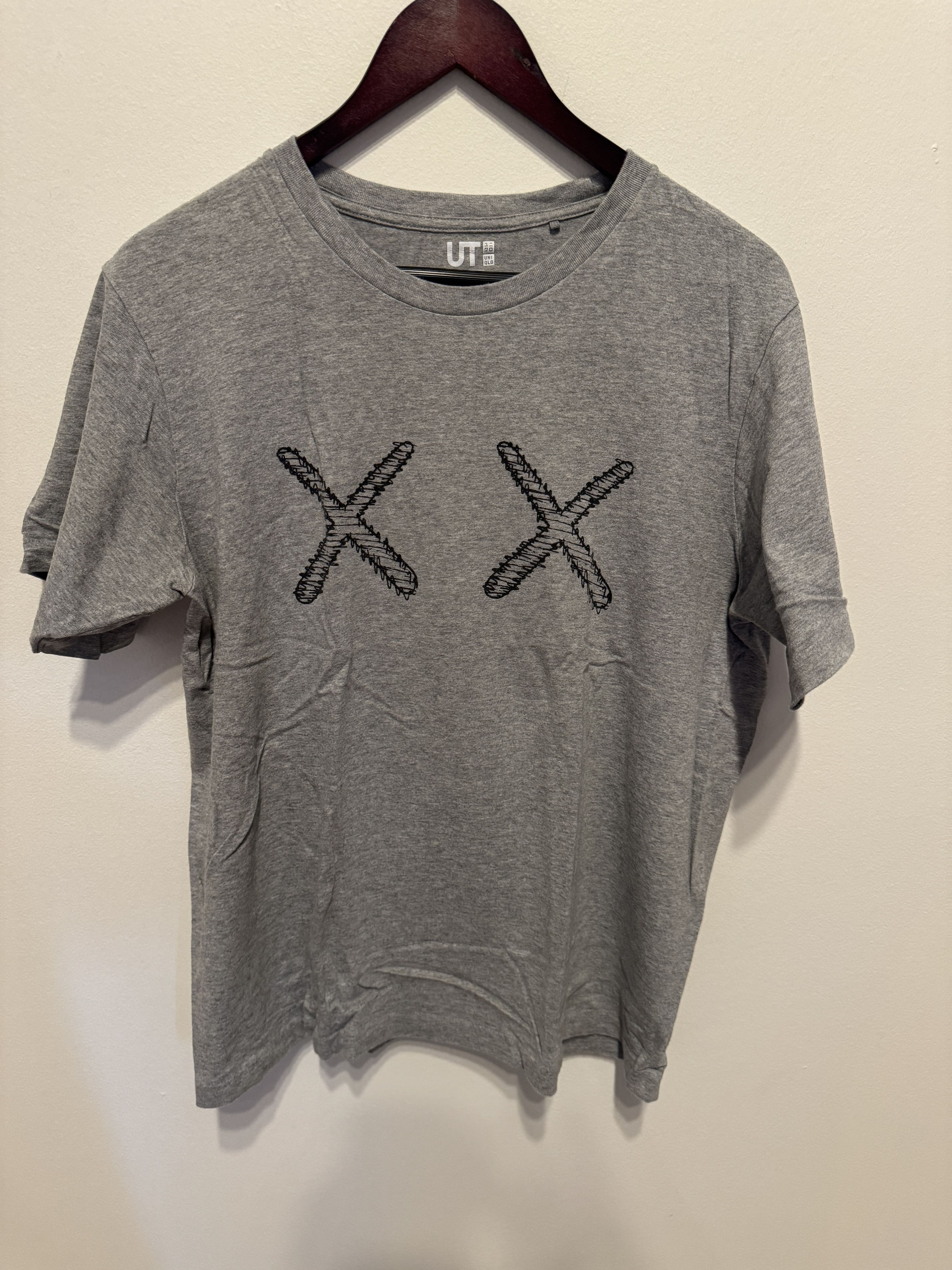 Kaws × Uniqlo Kaws X Uniqlo Grey Lime Green Sesame Street Size US L / EU 52-54 / 3 - 1 Thumbnail